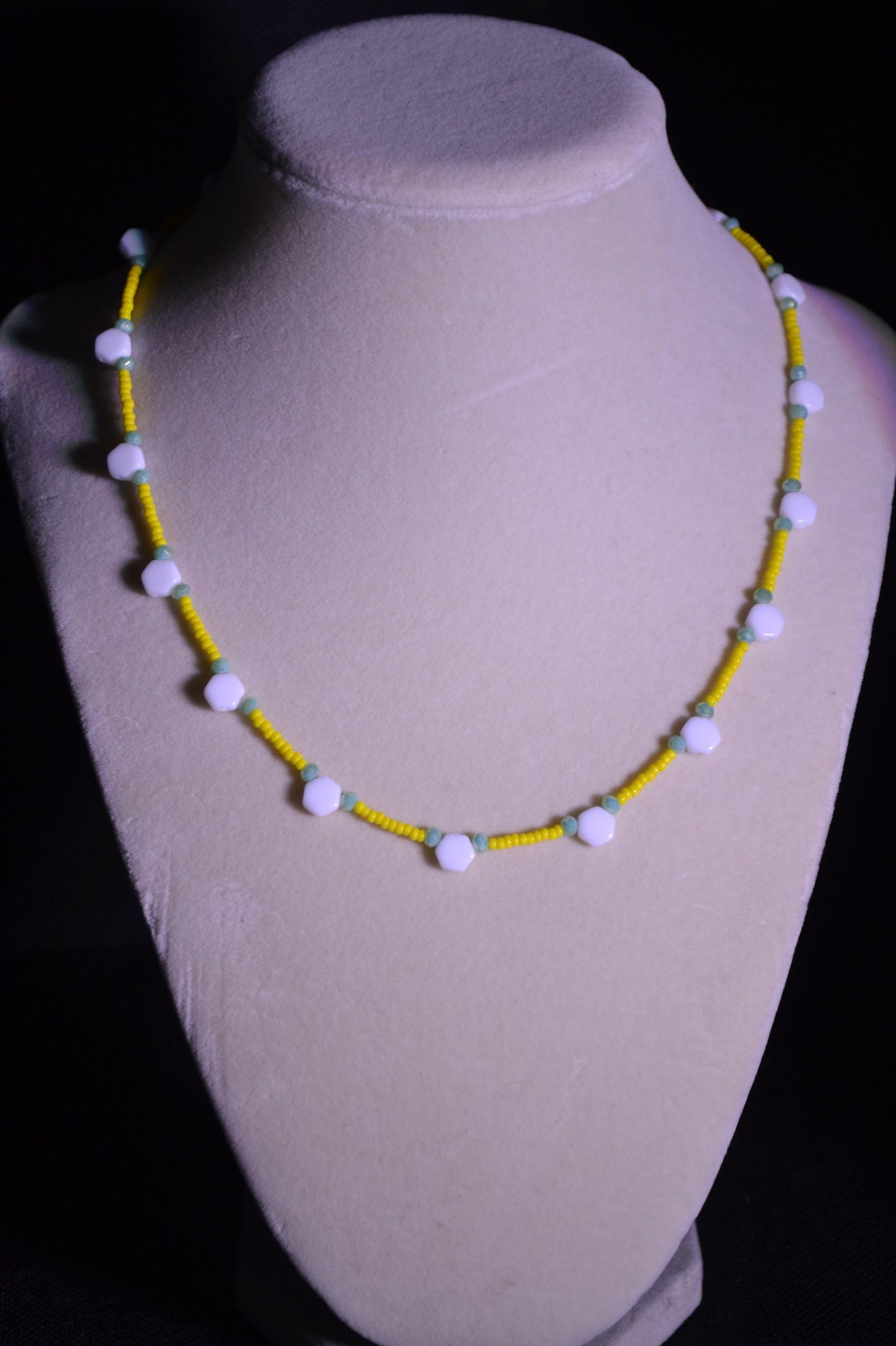 Reversible multicolor glass bead necklace. Yellow, green, white