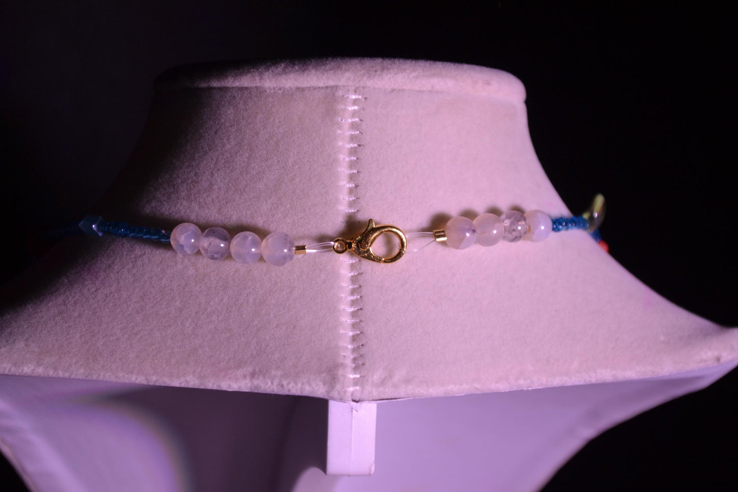 Multicolor glass bead necklace. Blue and randomized