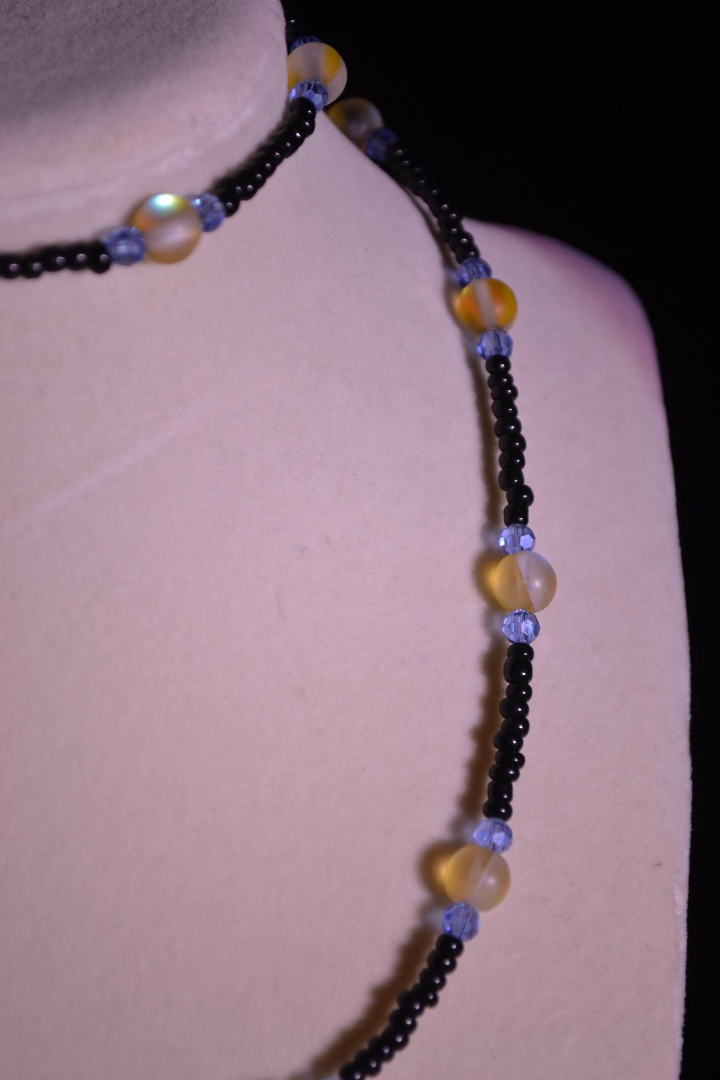 Multicolor beaded necklace & bracelet set. Yellow, black, blue