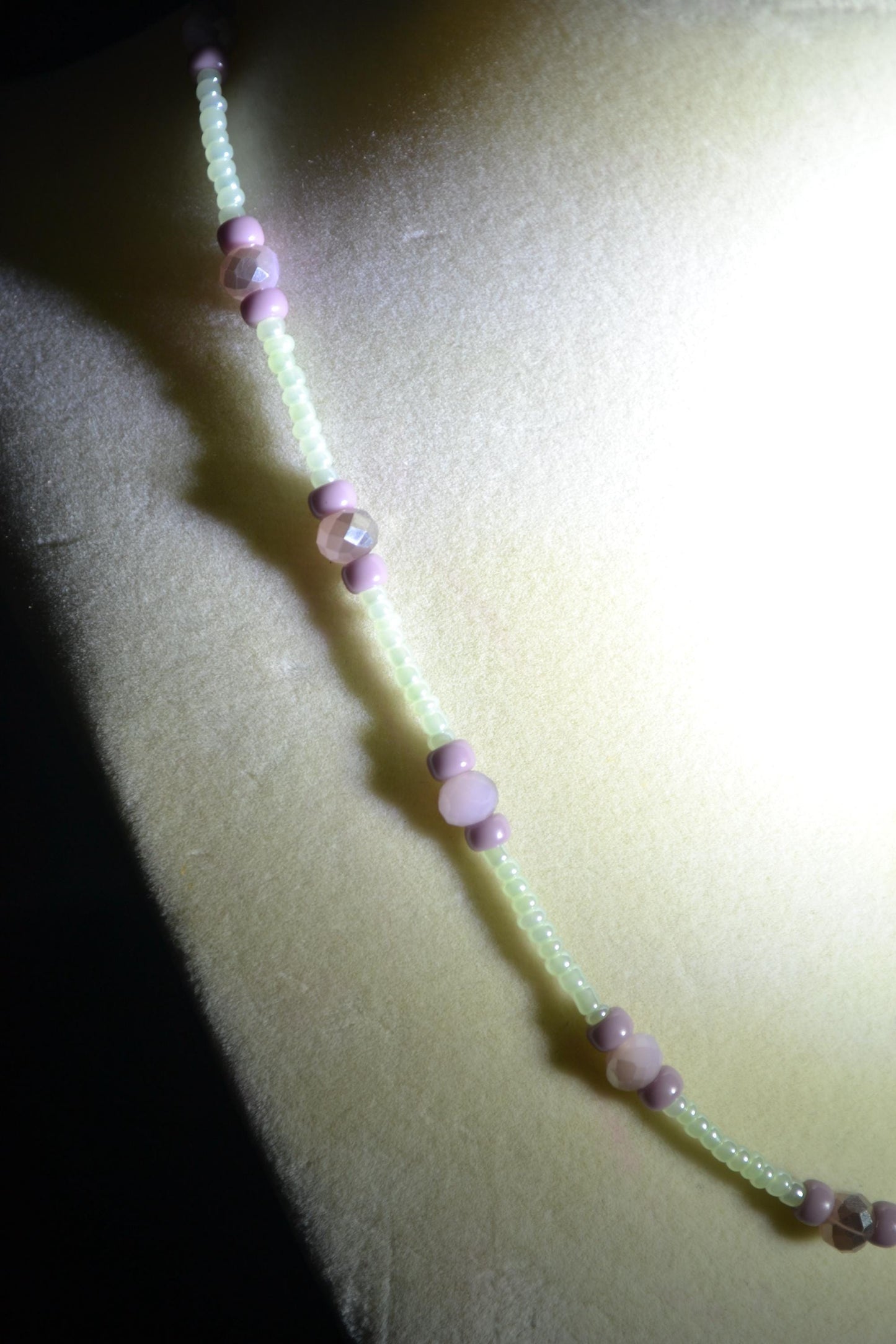 Multicolor glass bead necklace. Green and mauve