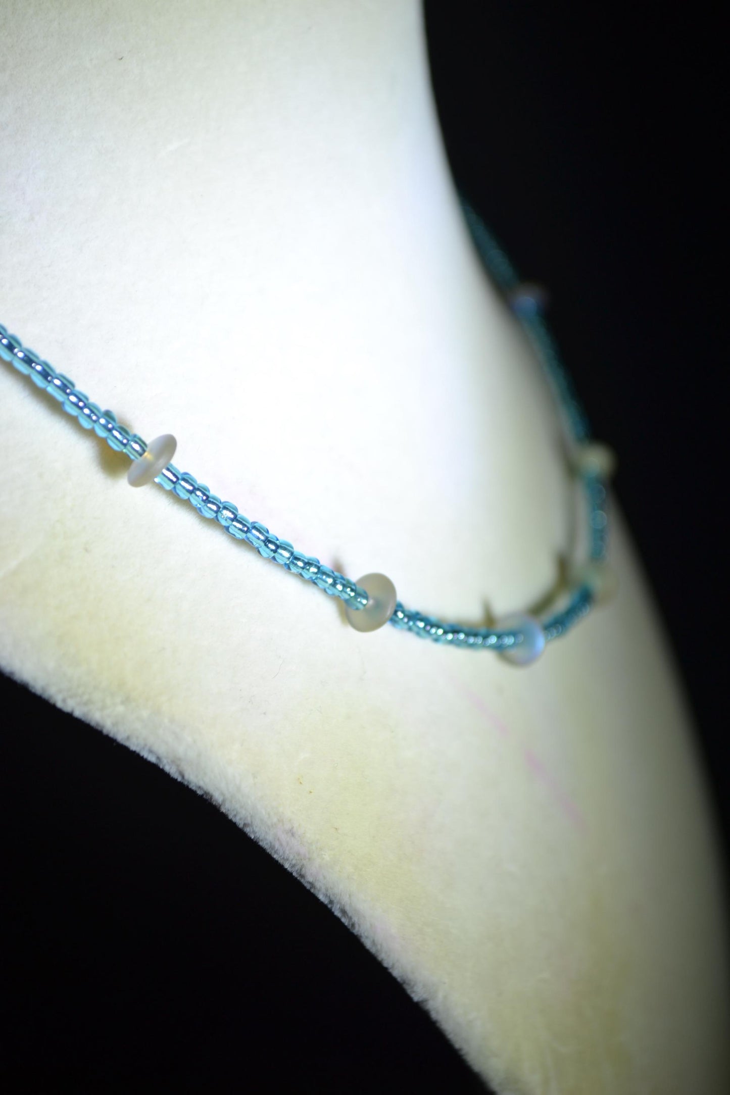 Multicolor glass bead necklace. Blue and moonstone