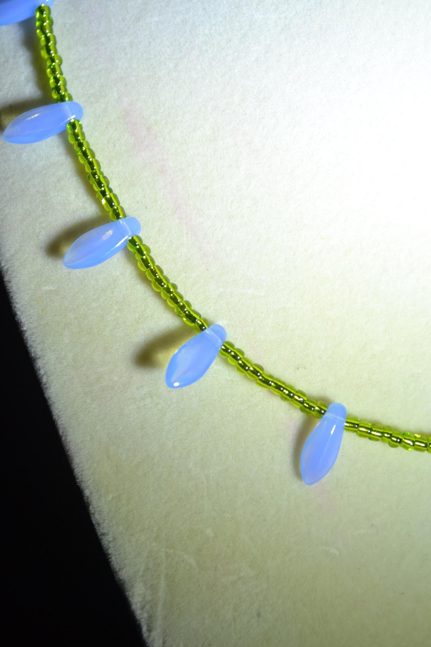 Multicolor glass bead necklace. Periwinkle and green