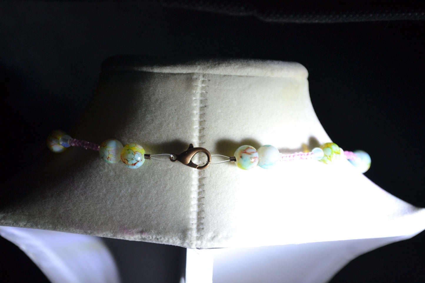 Multicolor glass bead necklace. Pink and confetti