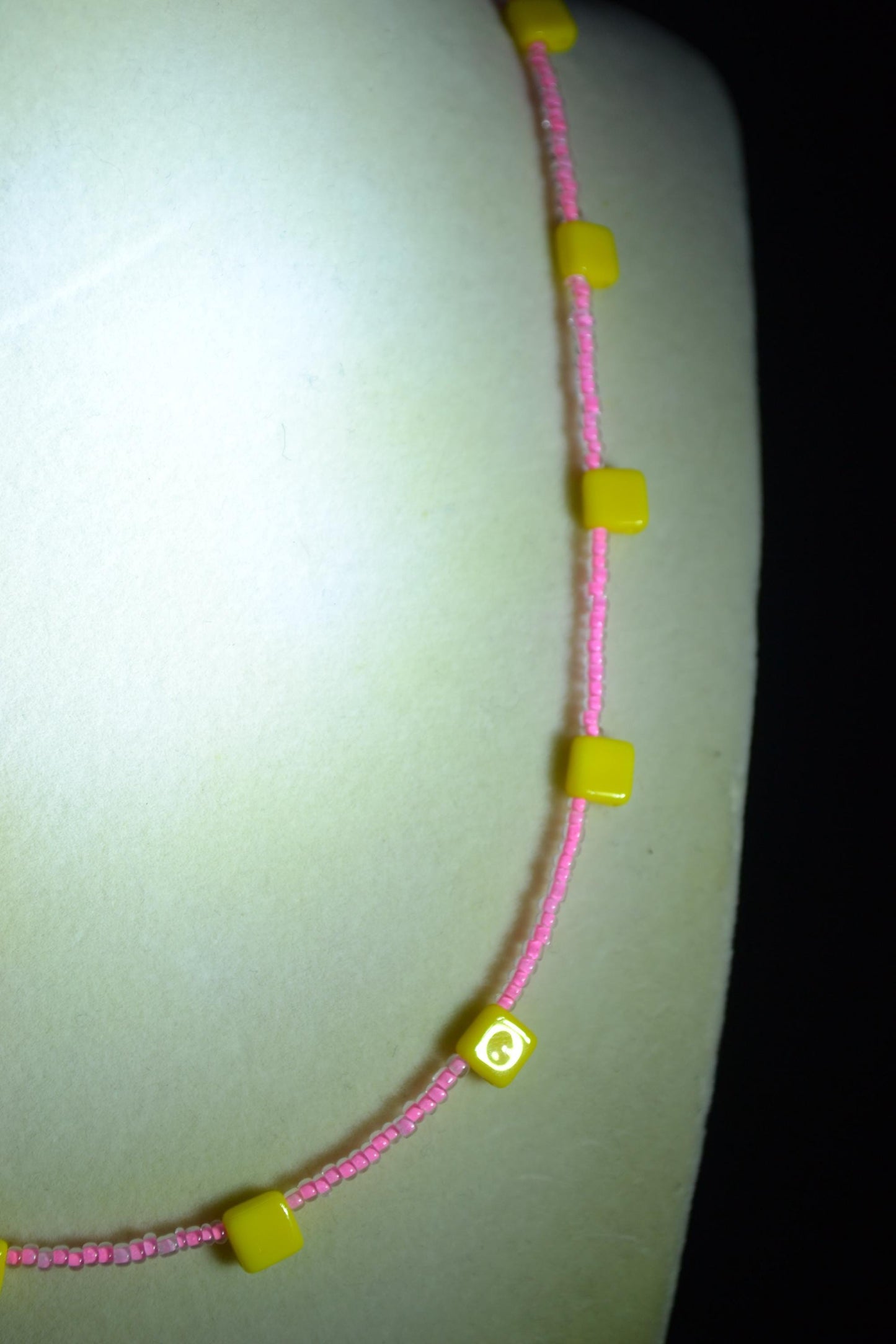 Multicolor glass bead necklace. Pink and Yellow