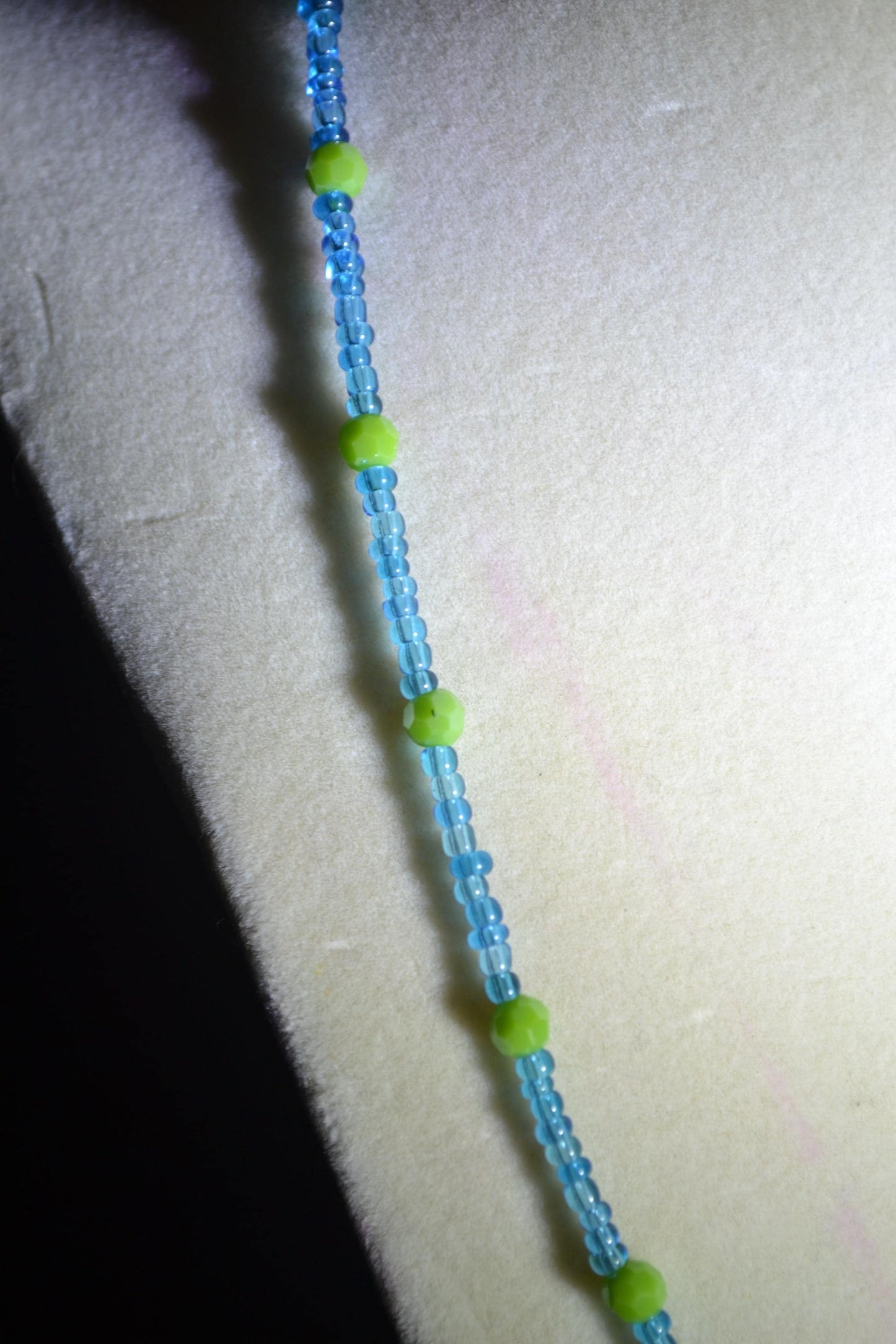 Palm tree pendant glass bead necklace