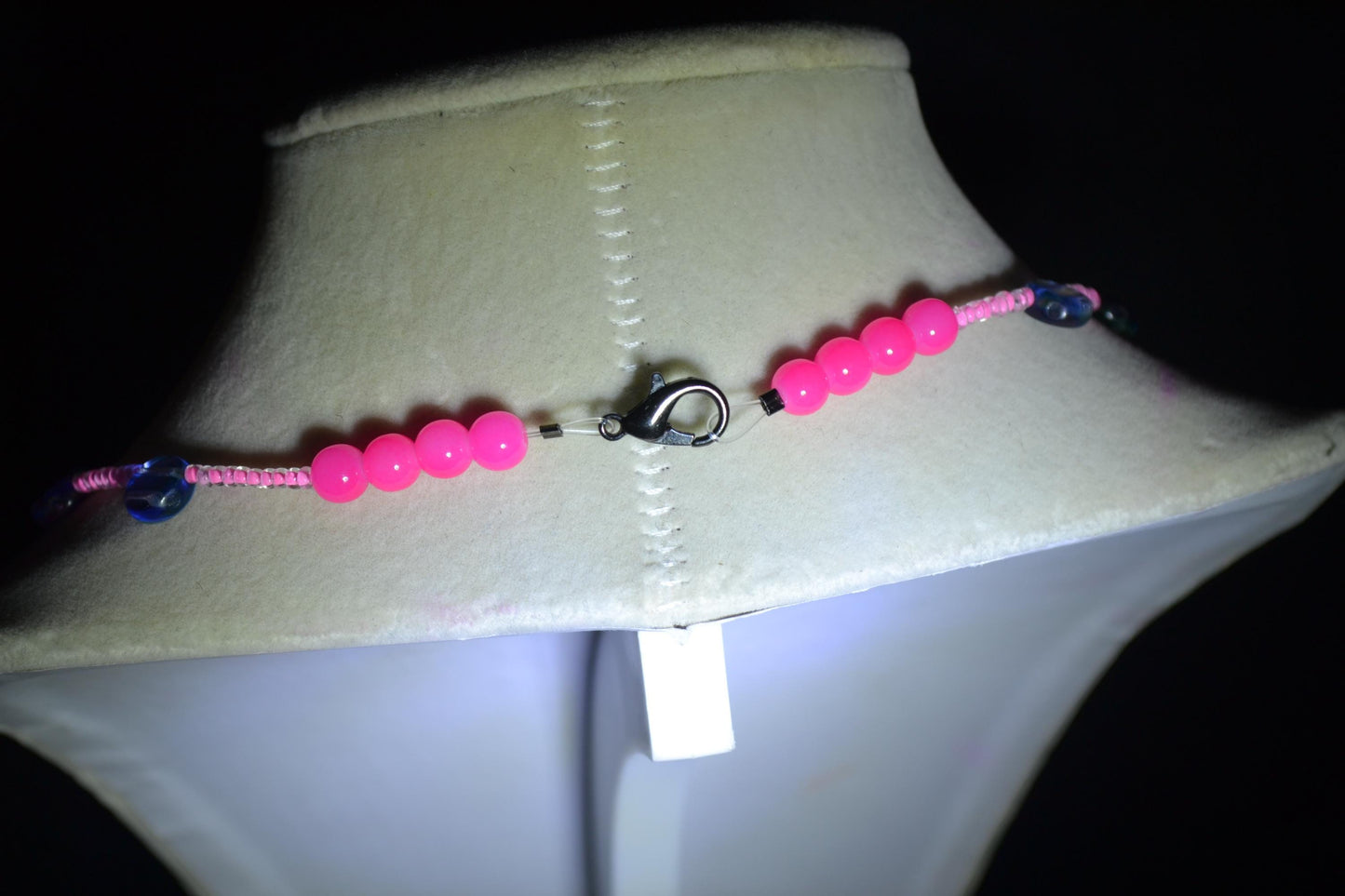 Multicolor glass bead necklace. Indigo and pink