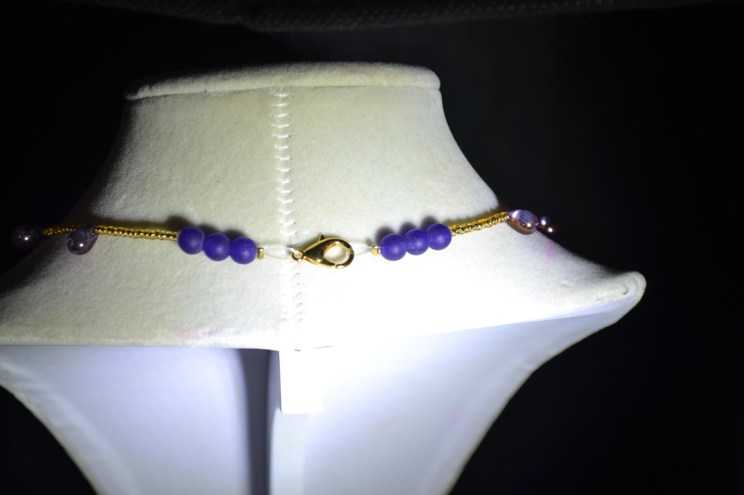 Multicolor glass bead choker. Amethyst and gold