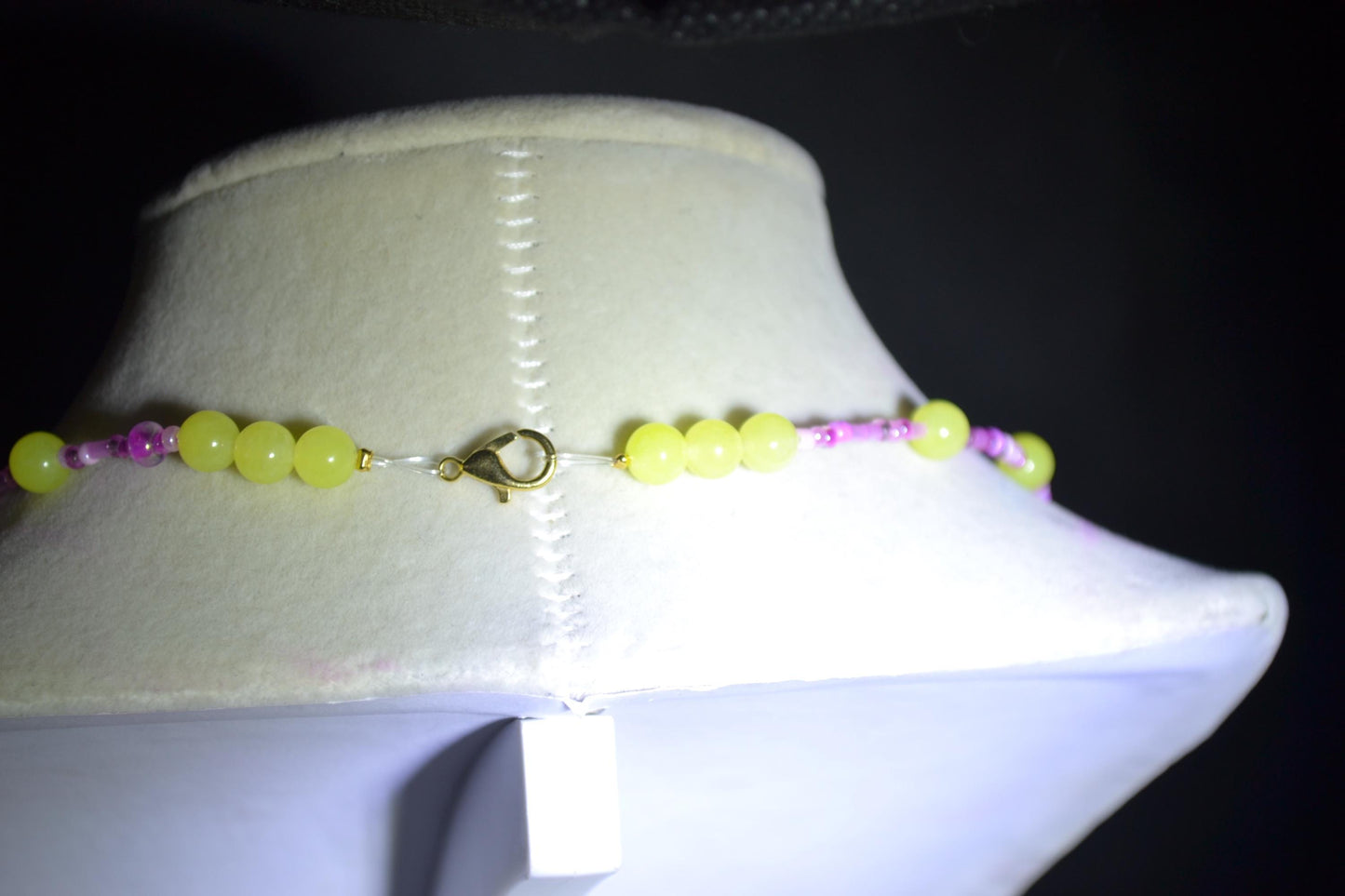Multicolor glass bead necklace. Pink and yellow