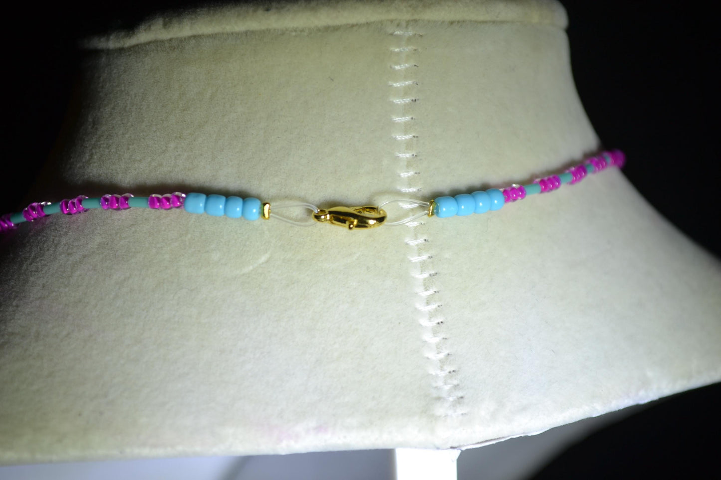 Hammered swirled pendant glass bead choker. Aqua and fuchsia