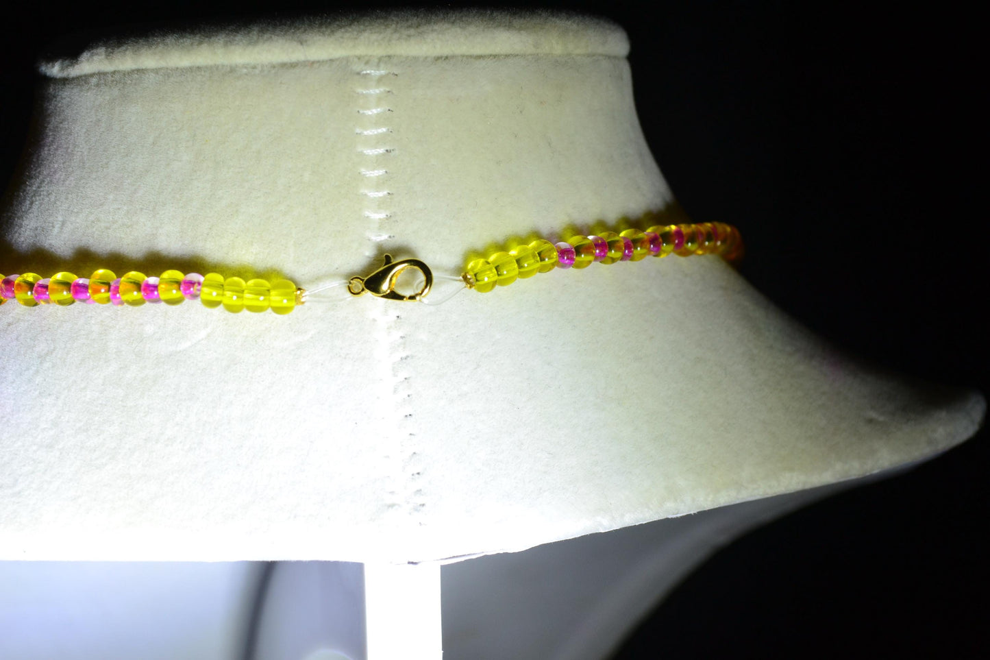 Palm tree pendant glass bead choker. Pink and yellow