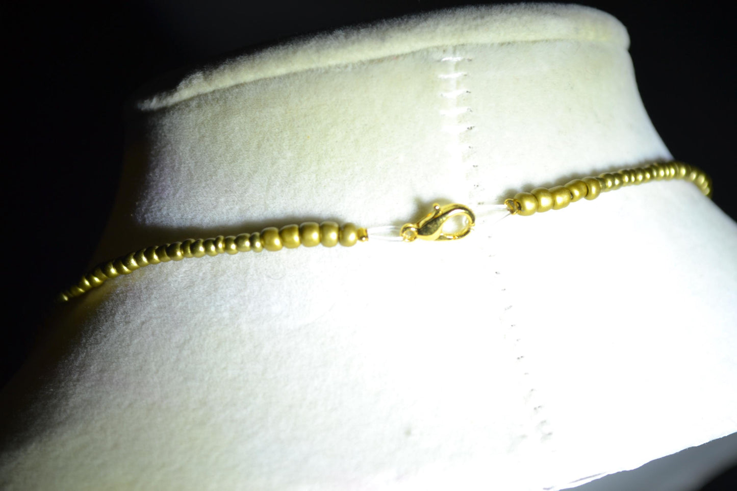Multicolor glass bead choker. Gold and green monstera