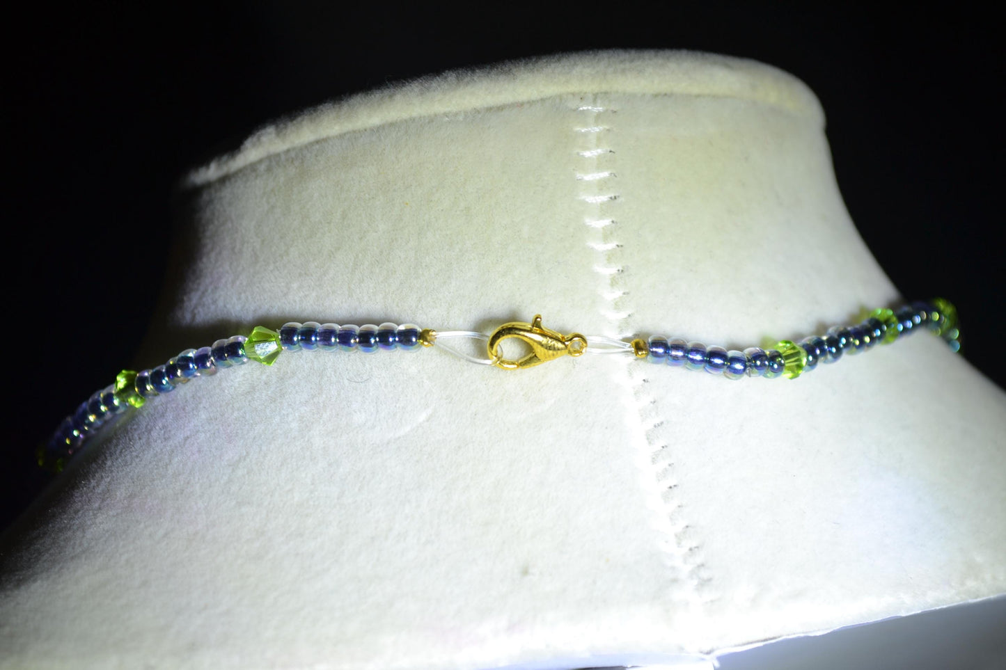 Multicolor glass bead choker. Chameleon and green Swarovski