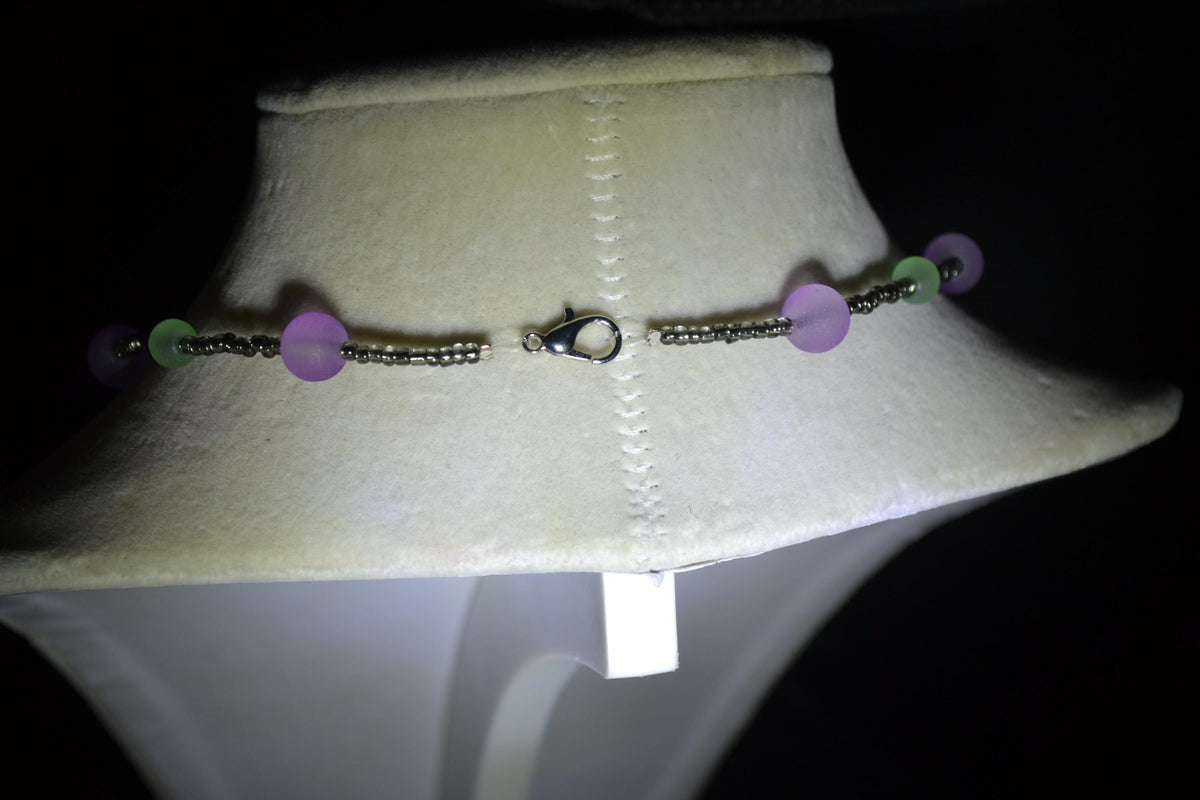 Multicolor glass bead choker. Frosted green and purple & gray