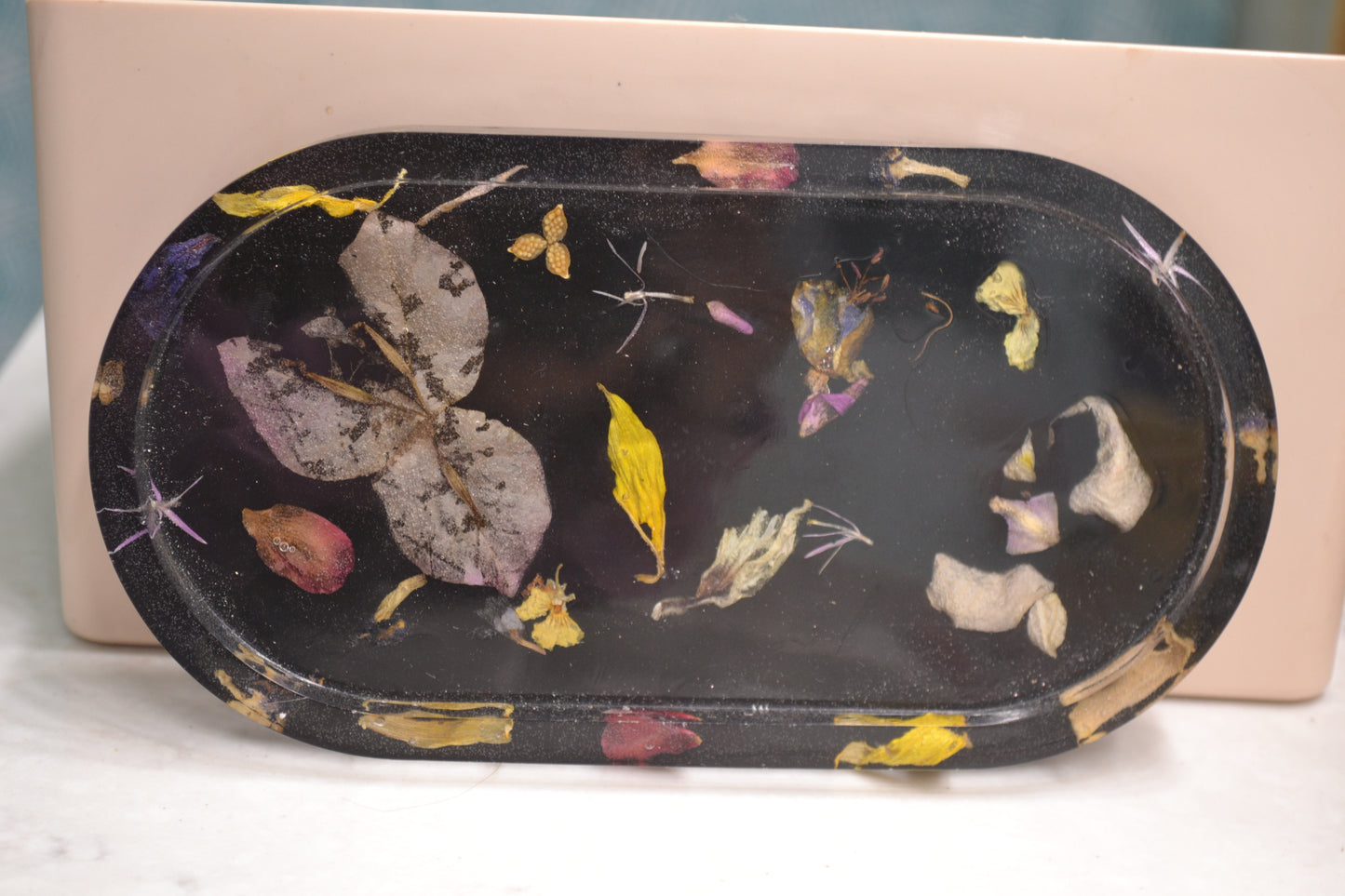 Dried flowers trinket dish