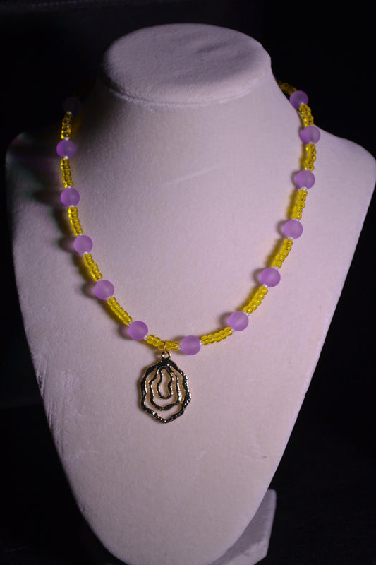 Multicolor glass bead necklace. Purple and Yellow