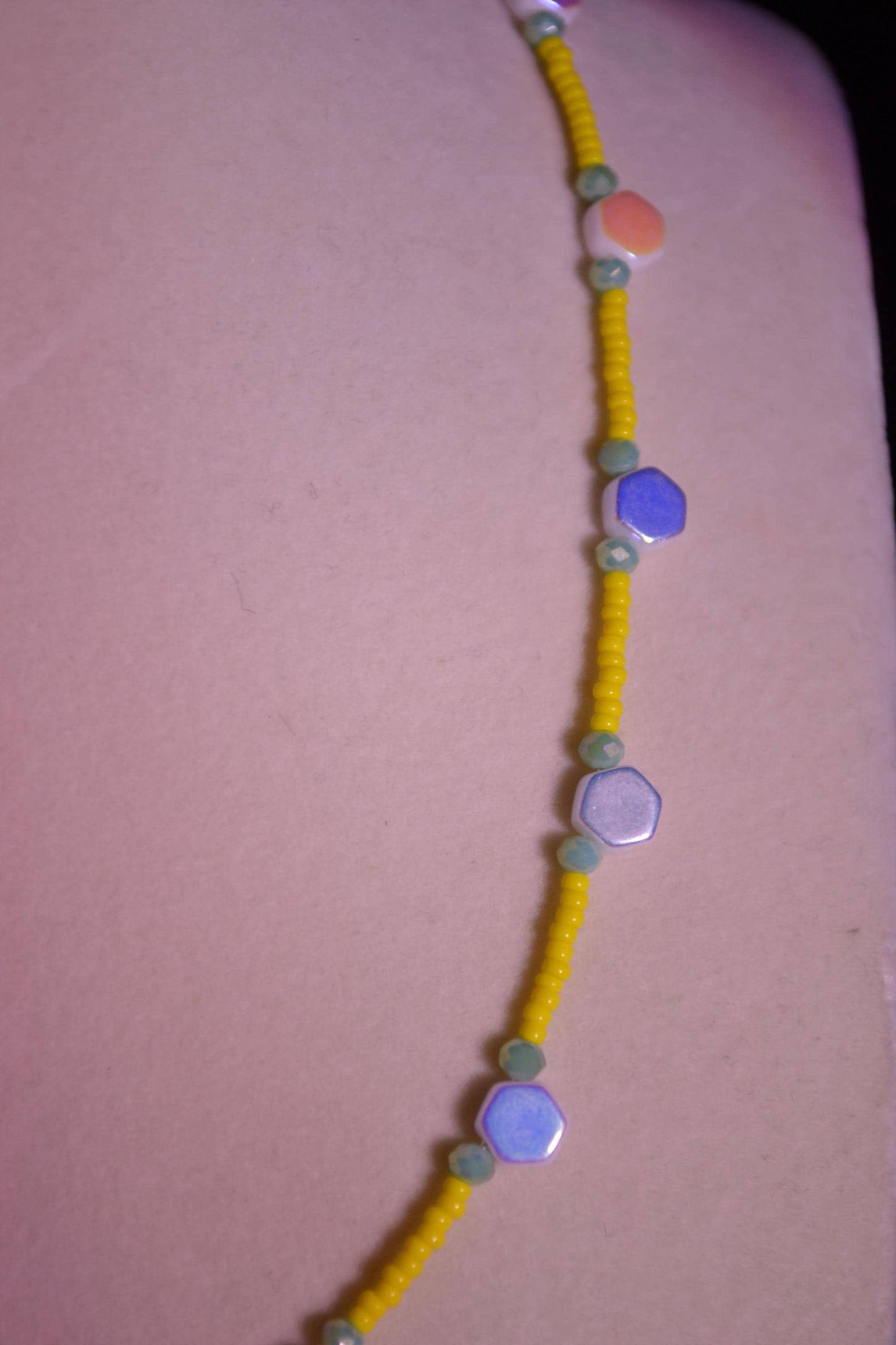 Reversible multicolor glass bead necklace. Yellow, green, white