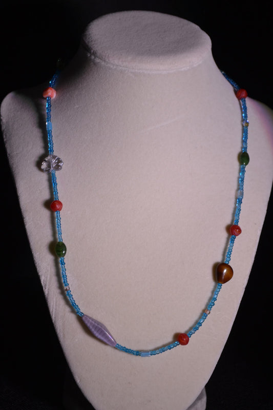 Multicolor glass bead necklace. Blue and randomized