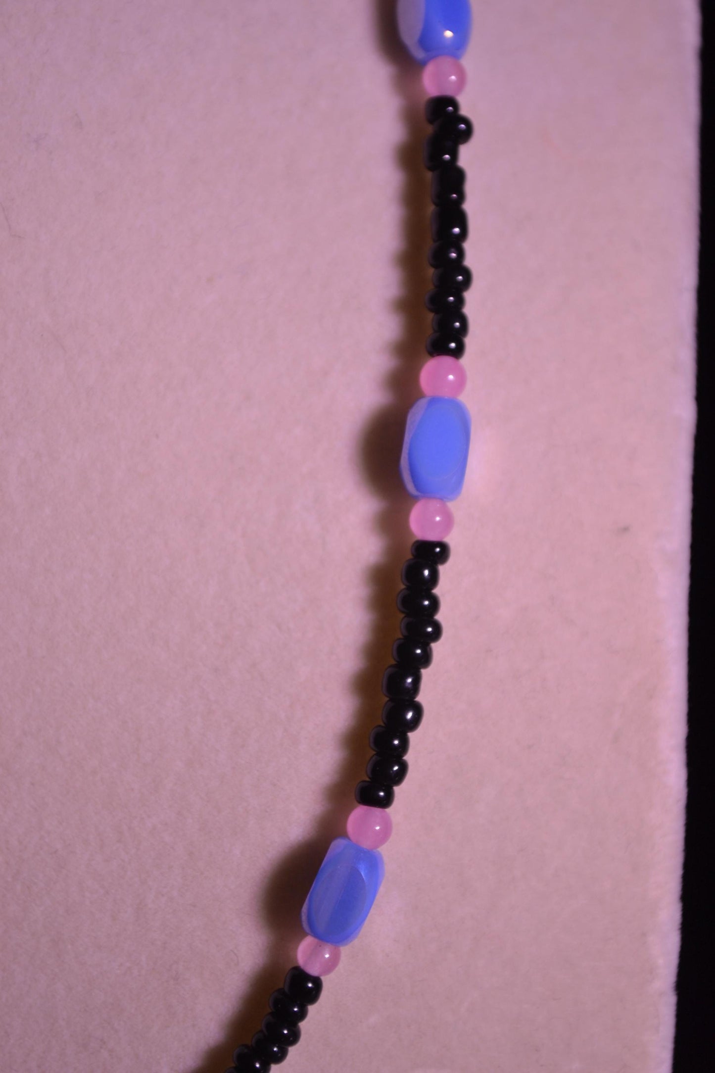 Multicolor glass bead necklace. Purple, black, pink