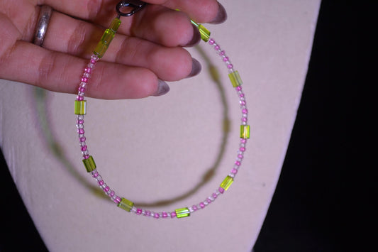 Beaded bracelet. Pink and green