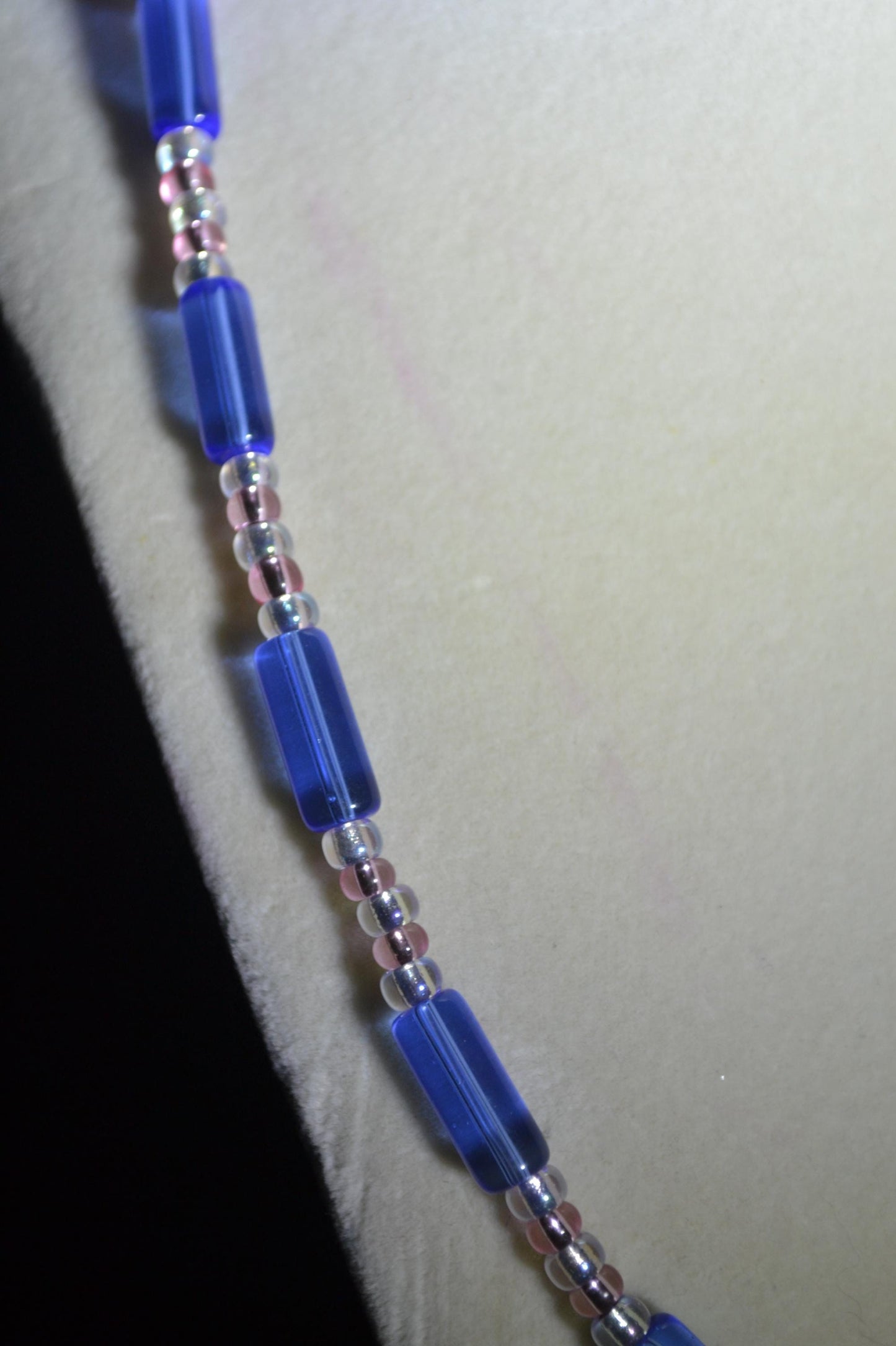 Multicolor glass bead necklace. Rose and blue