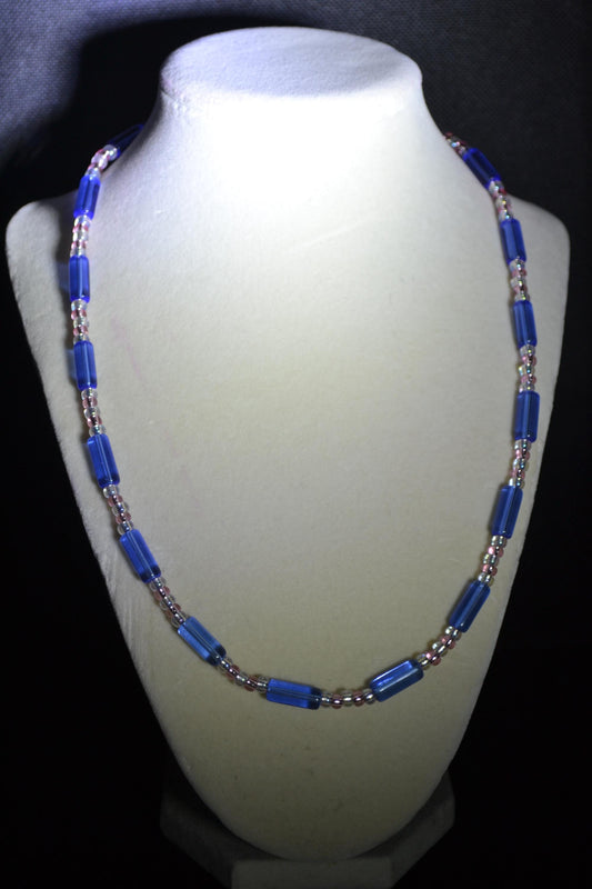 Multicolor glass bead necklace. Rose and blue