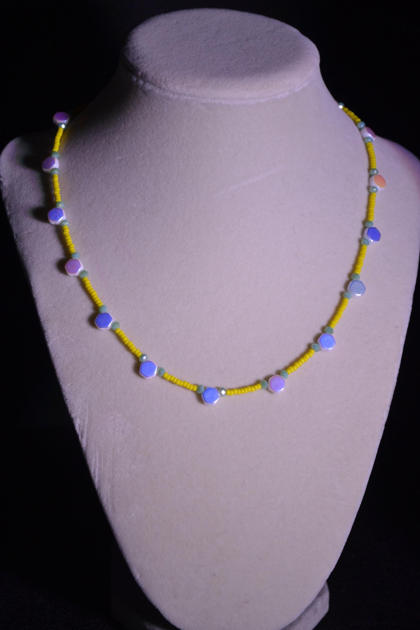 Reversible multicolor glass bead necklace. Yellow, green, white