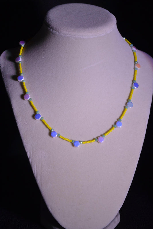 Reversible multicolor glass bead necklace. Yellow, green, white