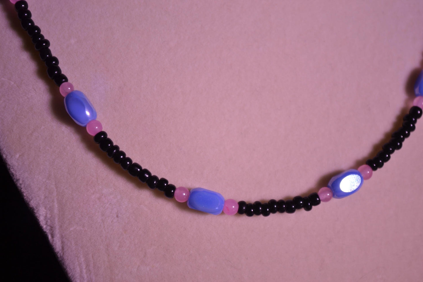 Multicolor glass bead necklace. Purple, black, pink