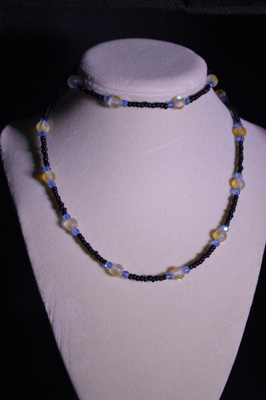 Multicolor beaded necklace & bracelet set. Yellow, black, blue