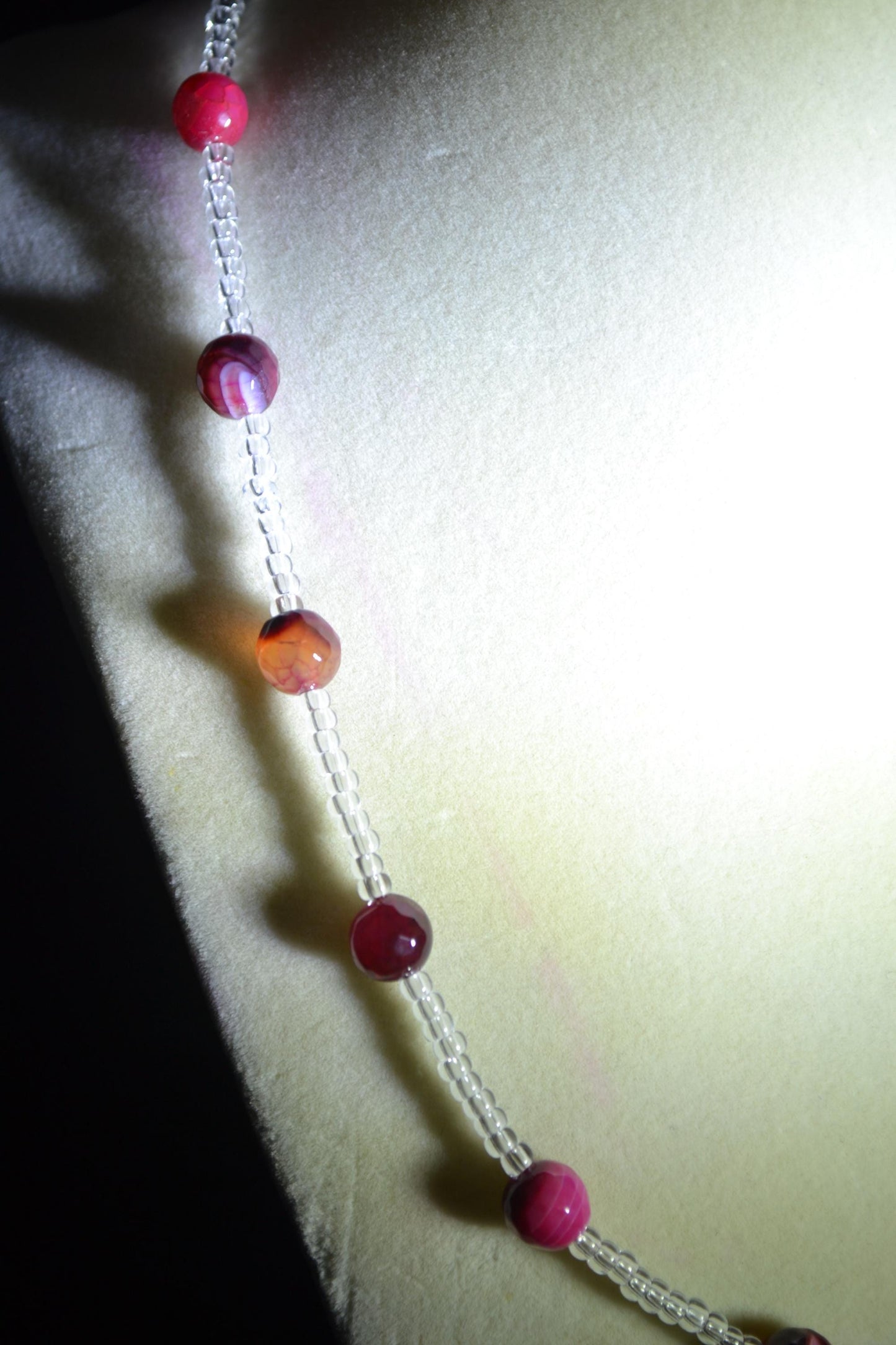 Multicolor glass bead necklace. Reds and crystal