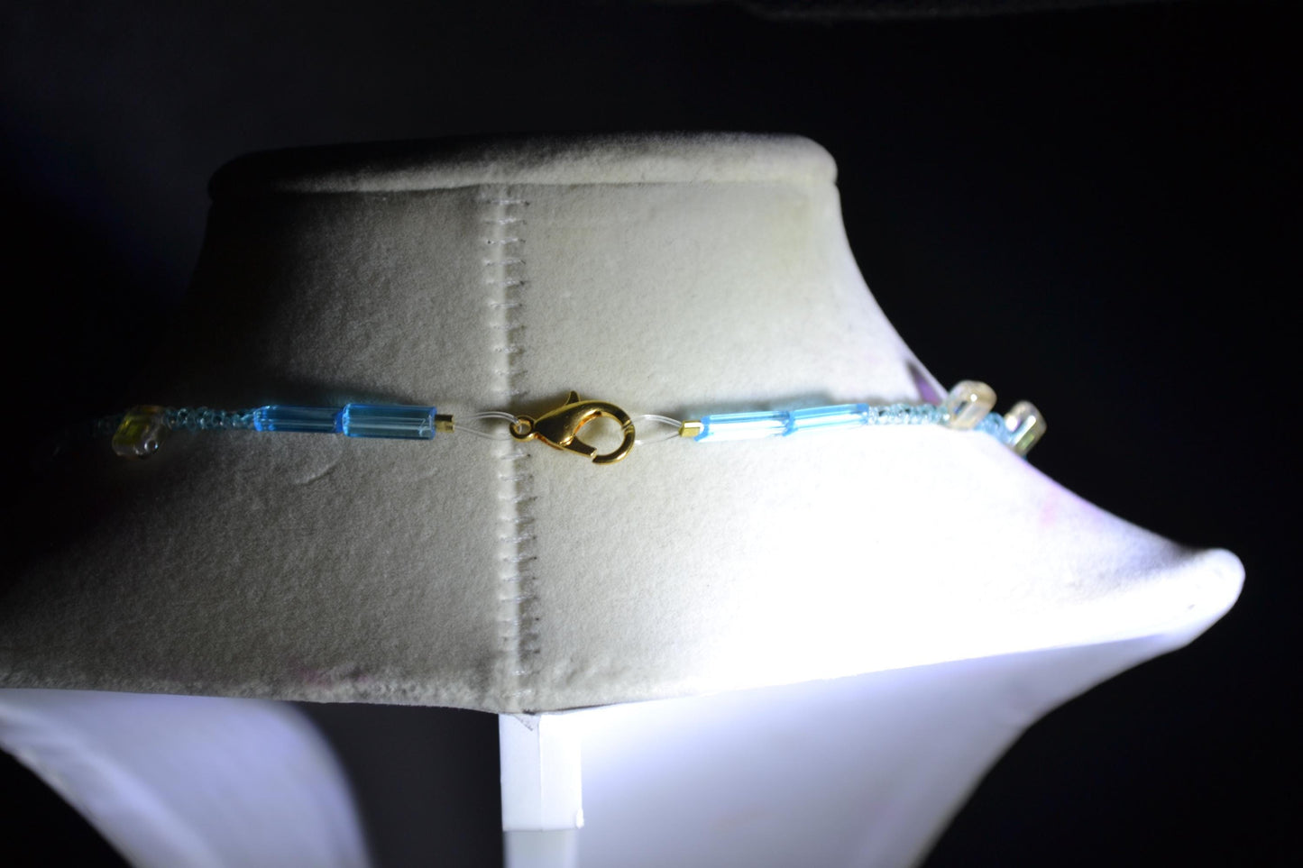 Reversible multicolor glass bead necklace. Iridescent and blue