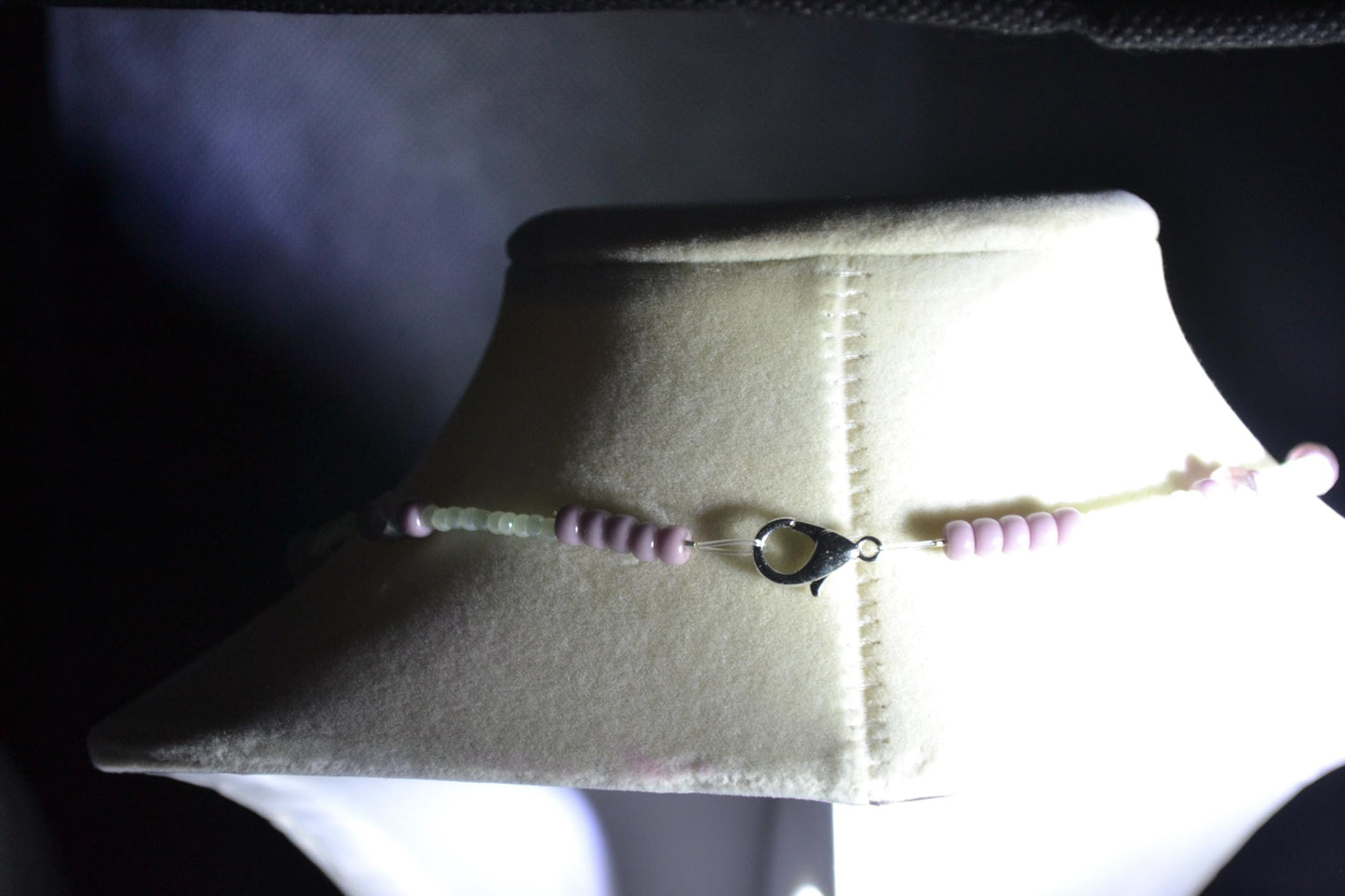 Multicolor glass bead necklace. Green and mauve