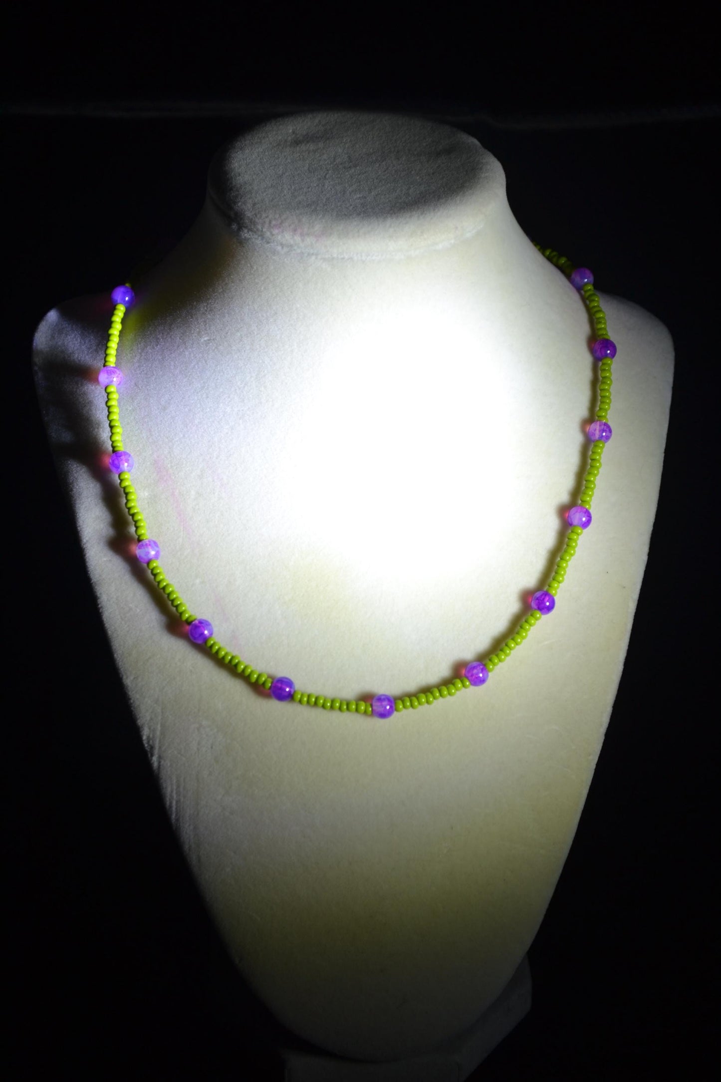 Multicolor glass bead necklace. Pink and avocado