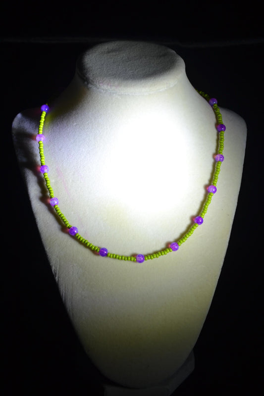Multicolor glass bead necklace. Pink and avocado