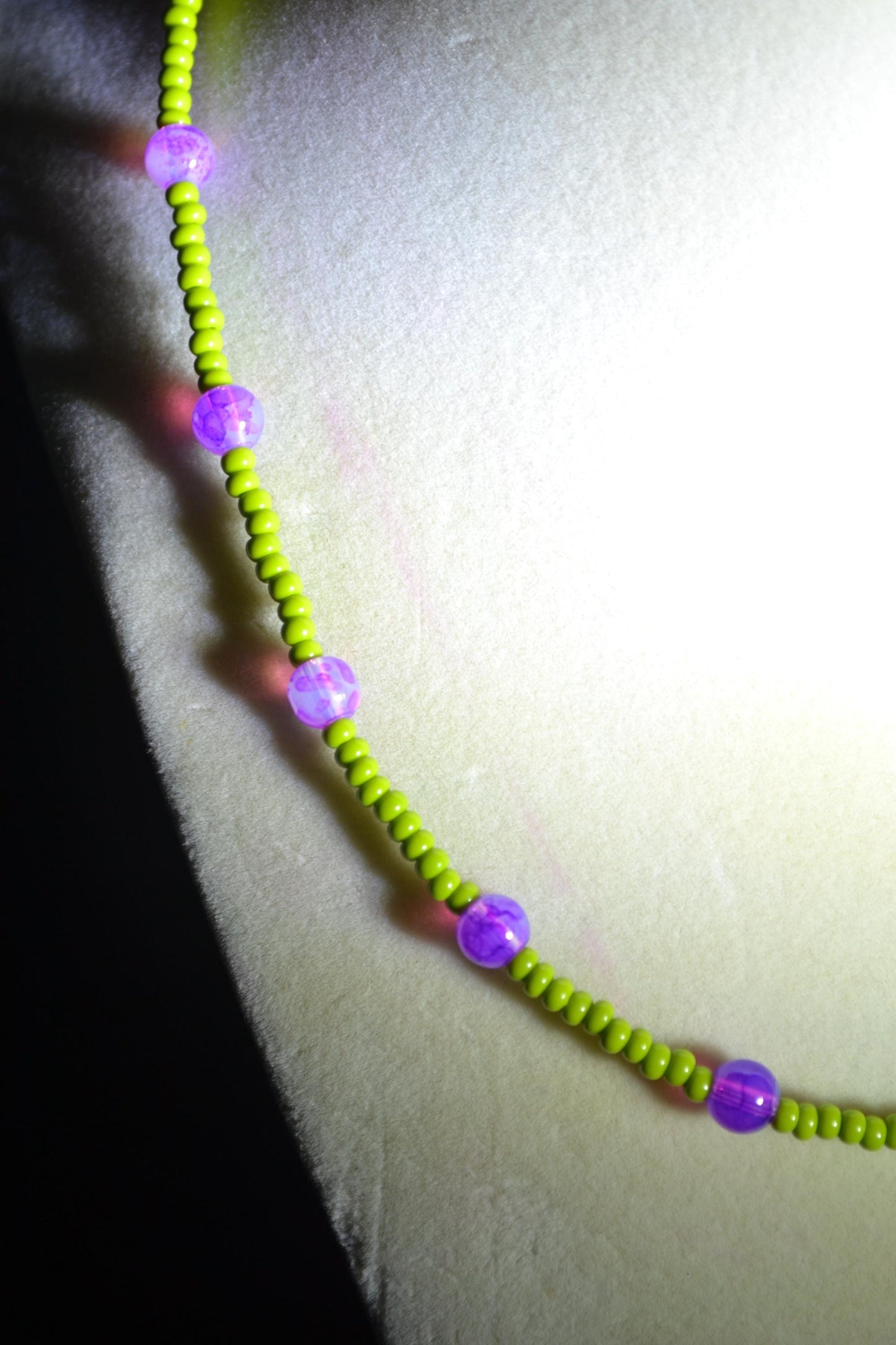 Multicolor glass bead necklace. Pink and avocado