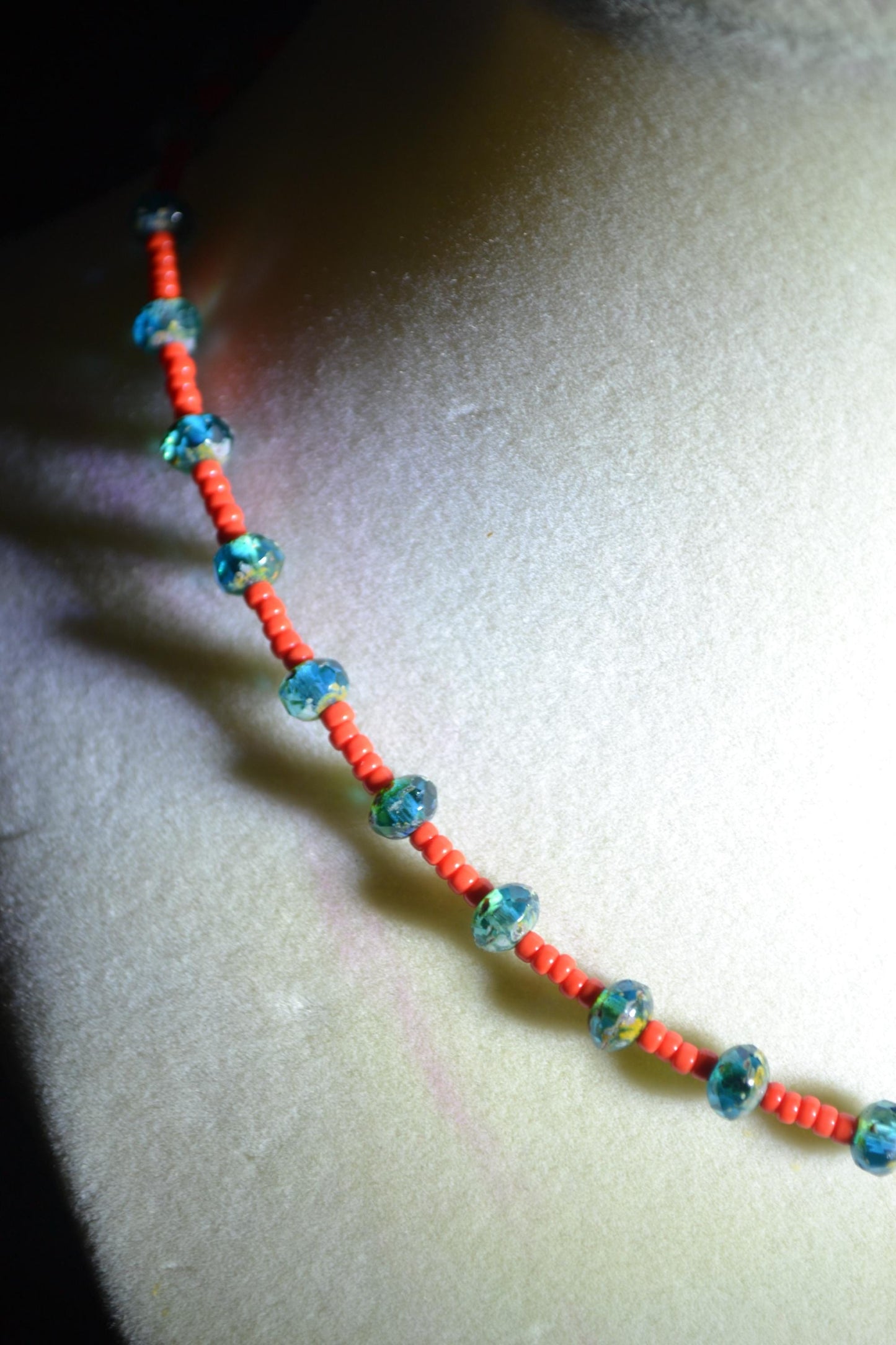 Multicolor glass bead choker. Red and blue