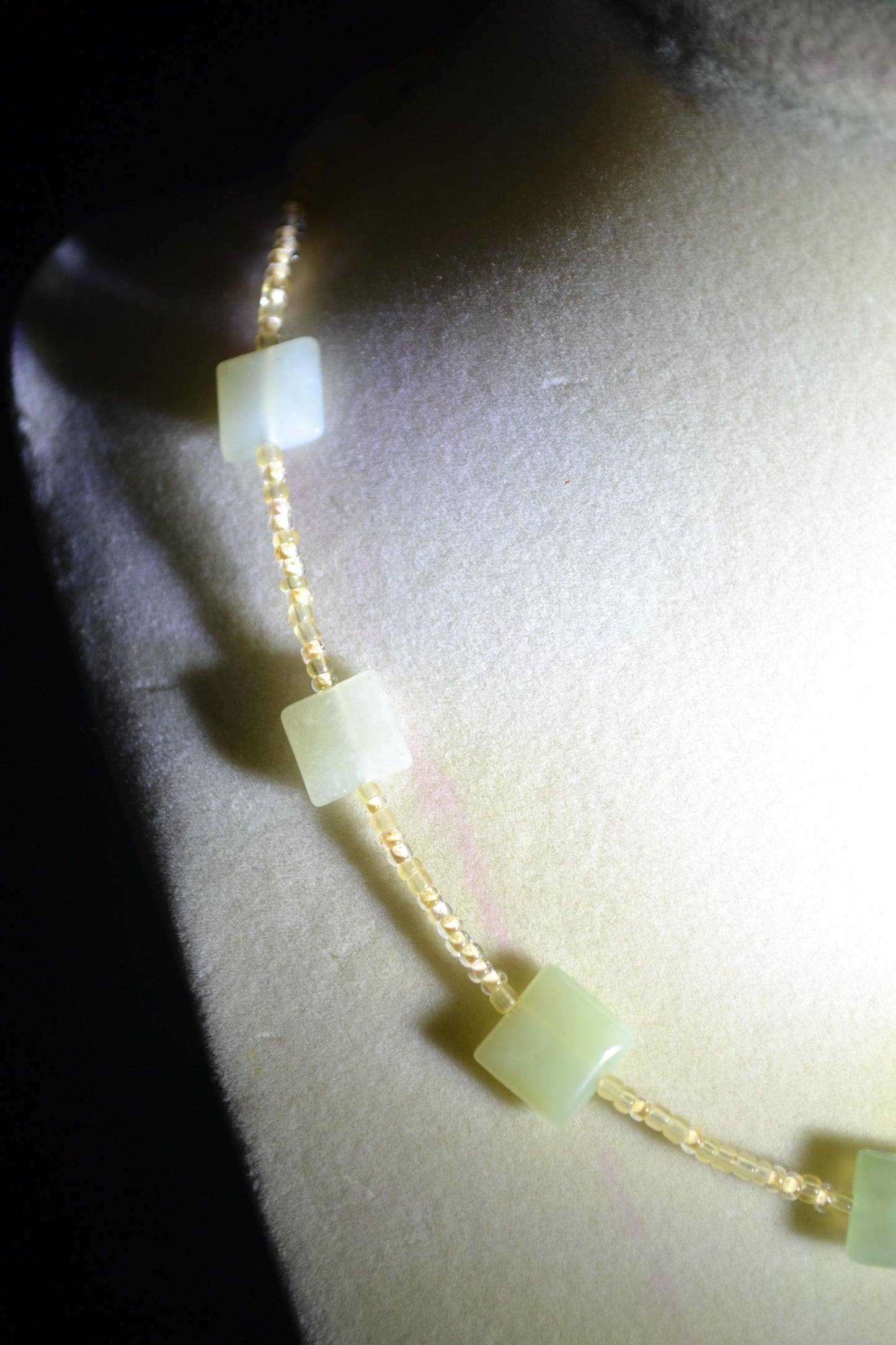 Multicolor glass bead necklace. Jades and yellow