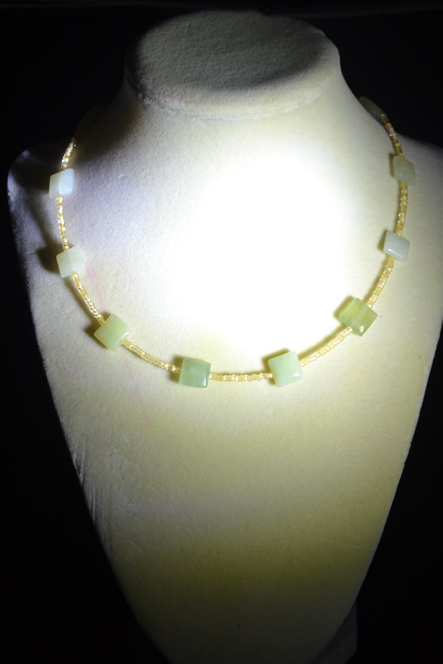 Multicolor glass bead necklace. Jades and yellow