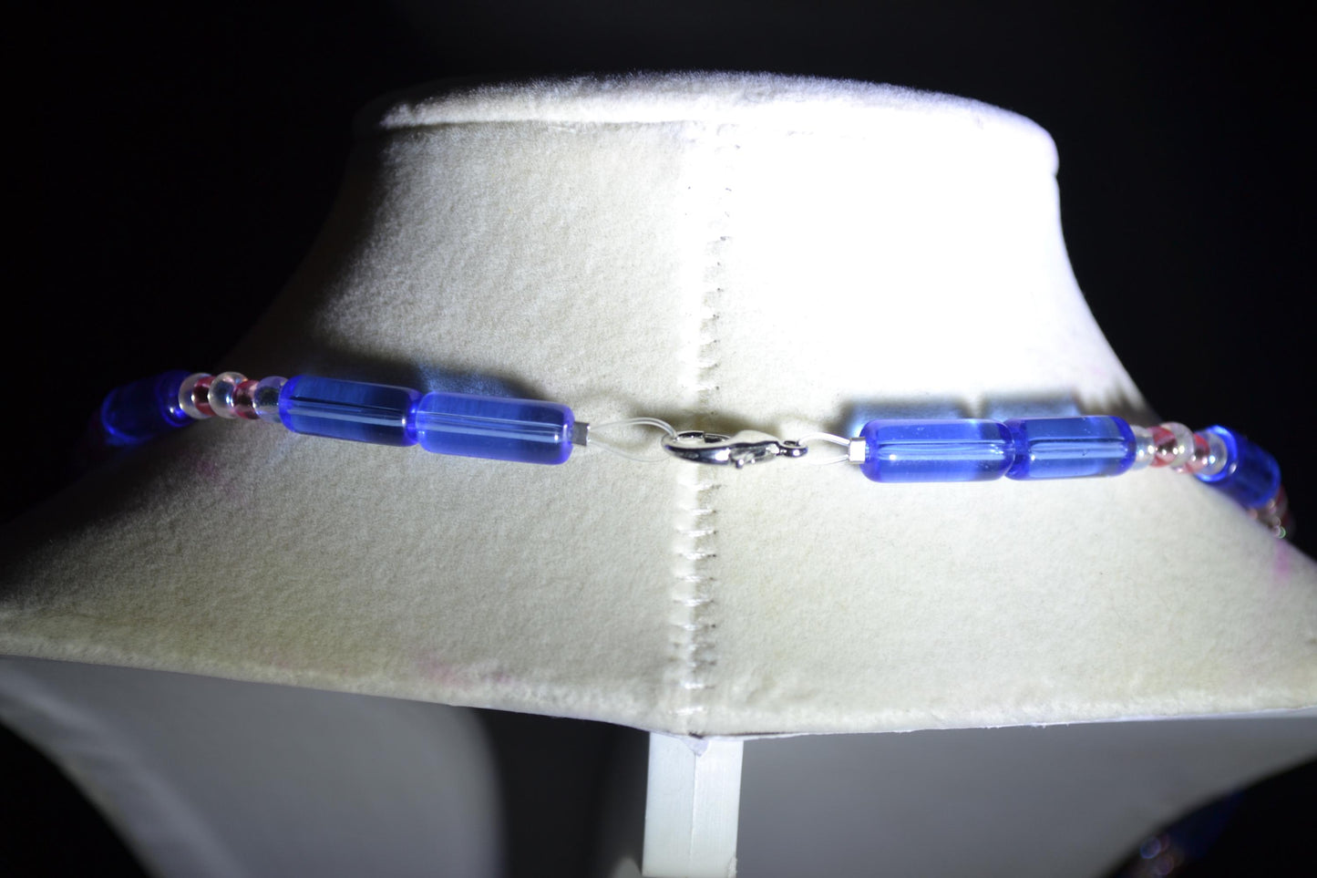 Multicolor glass bead necklace. Rose and blue