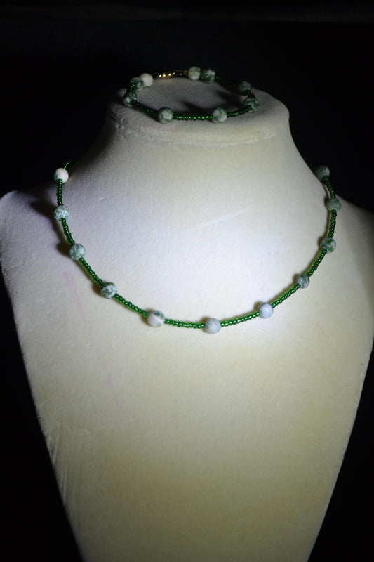 Marbled green beaded necklace & bracelet set