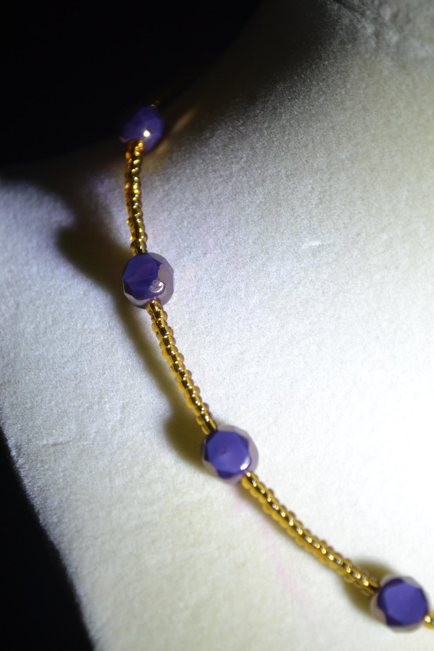 Multicolor glass bead necklace. Bronze and amethyst