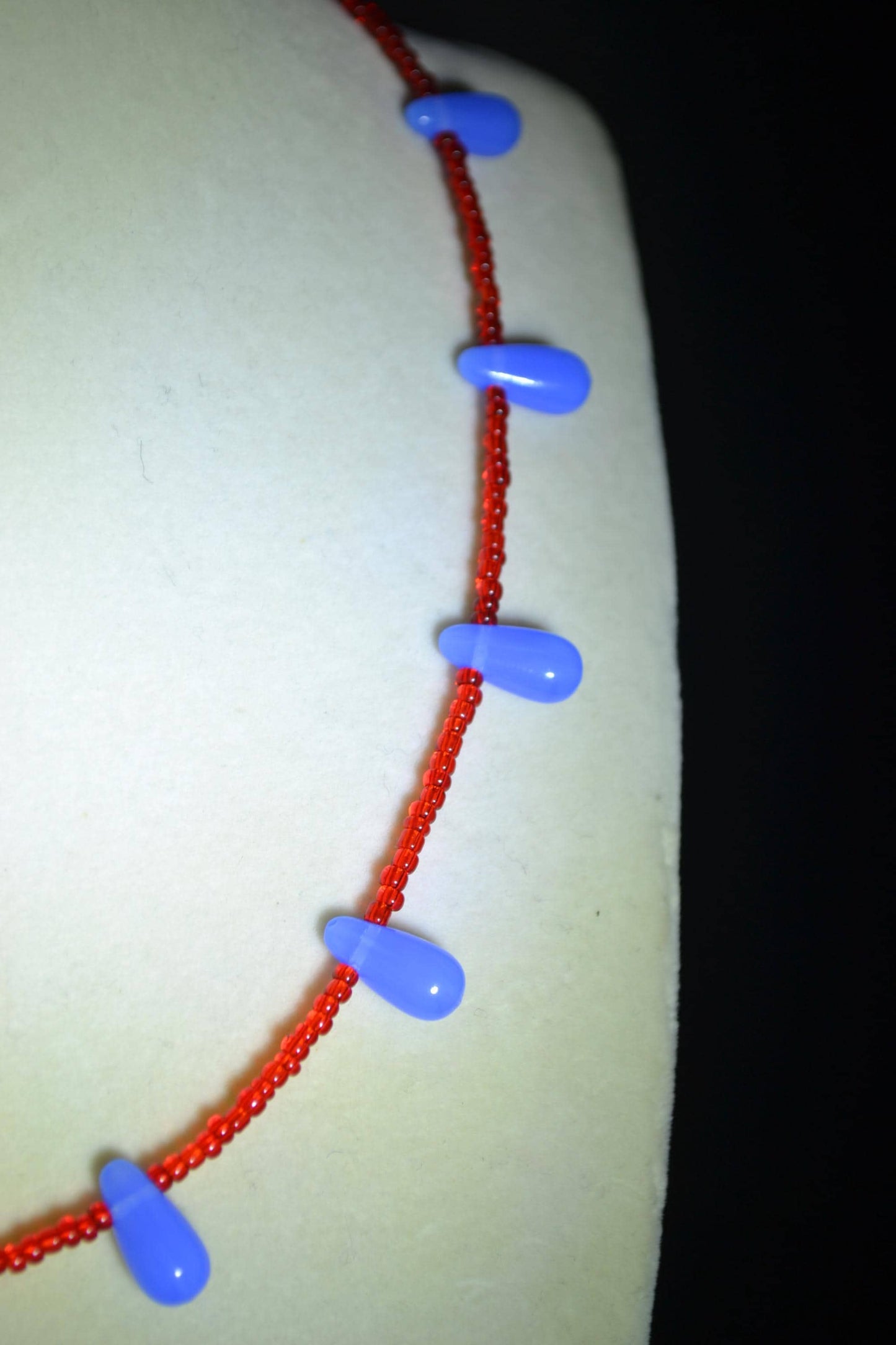 Multicolor glass bead necklace. Red and blue