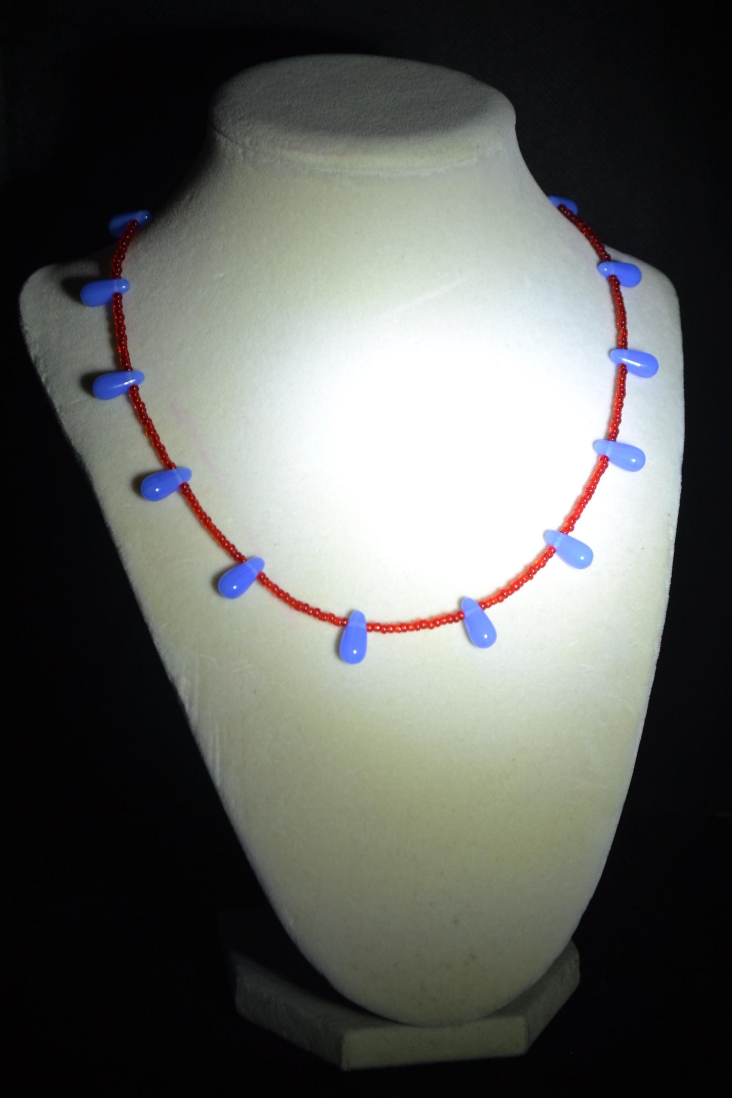 Multicolor glass bead necklace. Red and blue