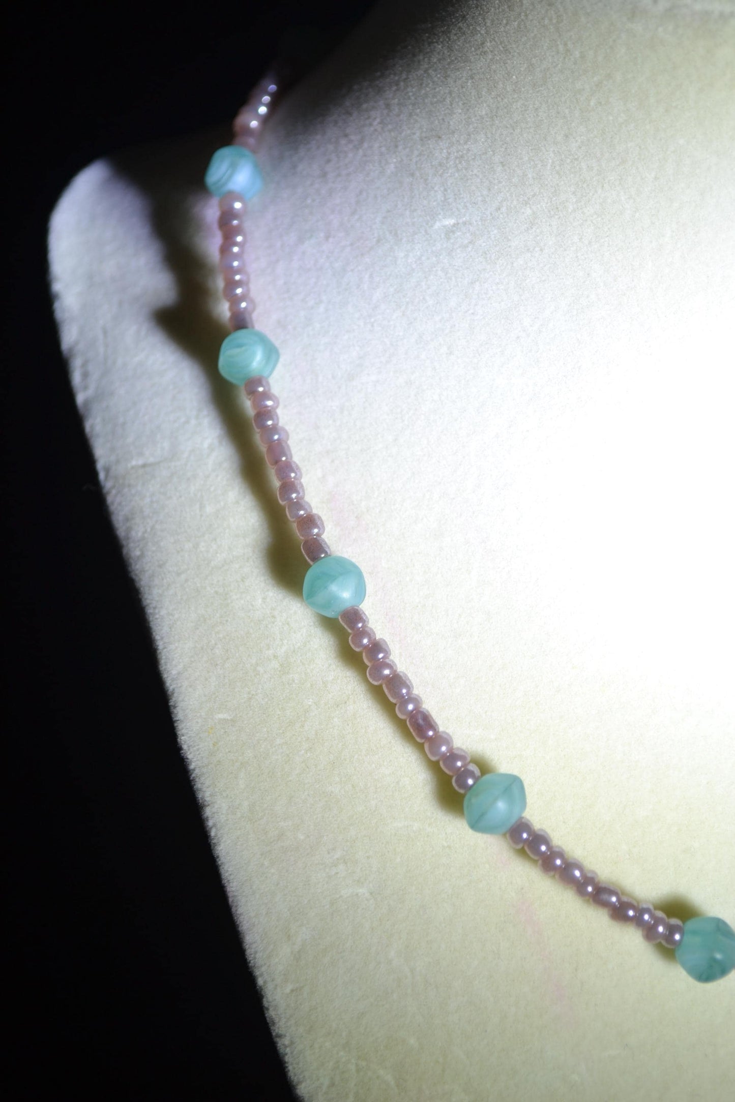 Multicolor glass bead necklace. Rose and blue