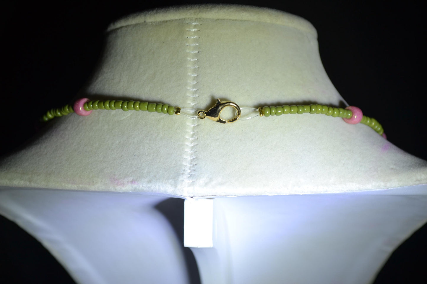 Multicolor glass bead necklace. Pink and olive