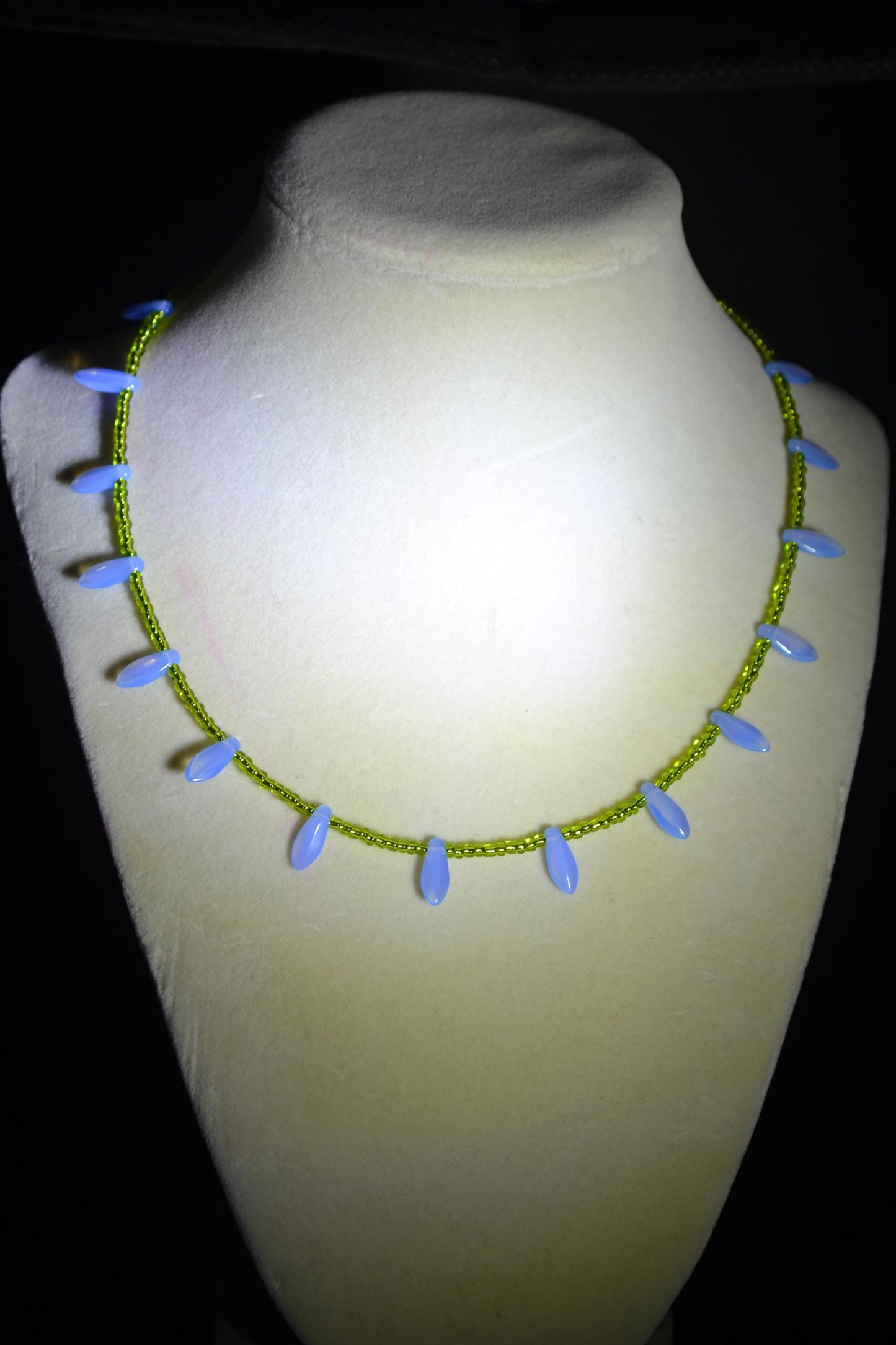 Multicolor glass bead necklace. Periwinkle and green