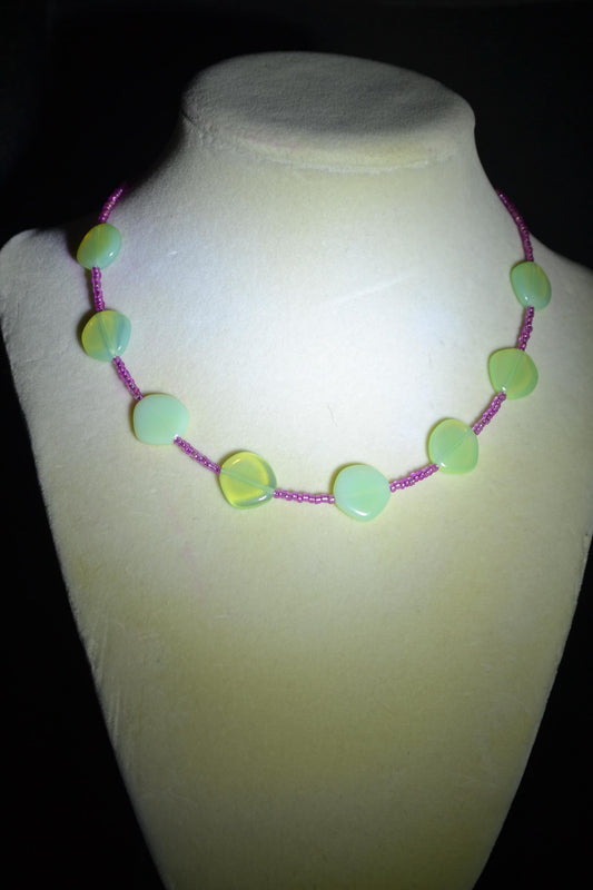 Multicolor glass bead choker. Jadeite and berry