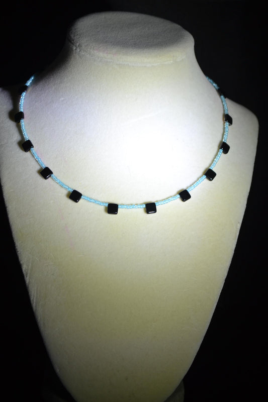 Reversible multicolor glass bead necklace. Black and blue