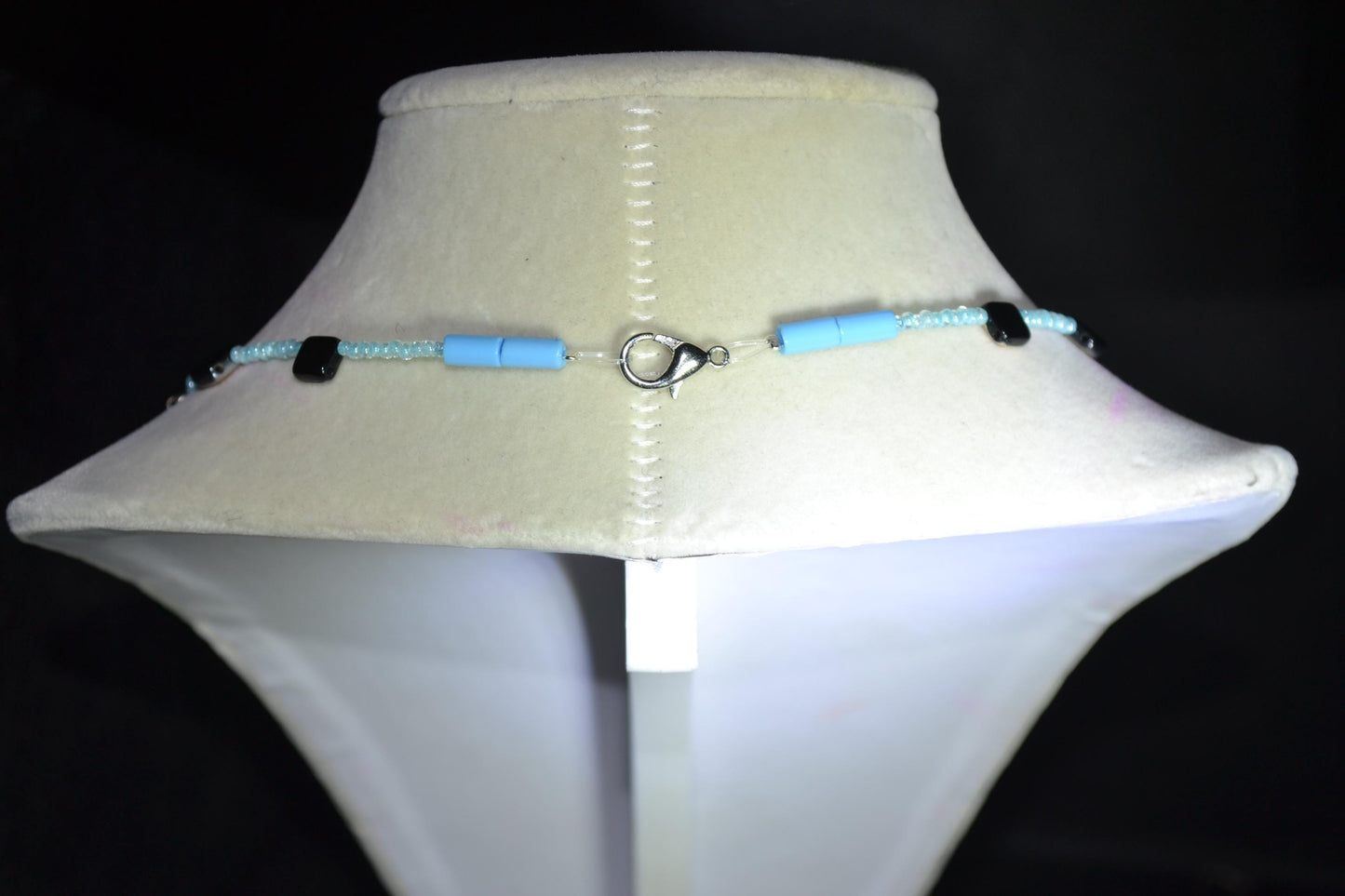 Reversible multicolor glass bead necklace. Black and blue
