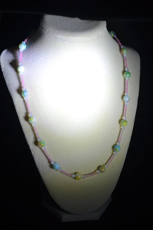 Multicolor glass bead necklace. Pink and confetti